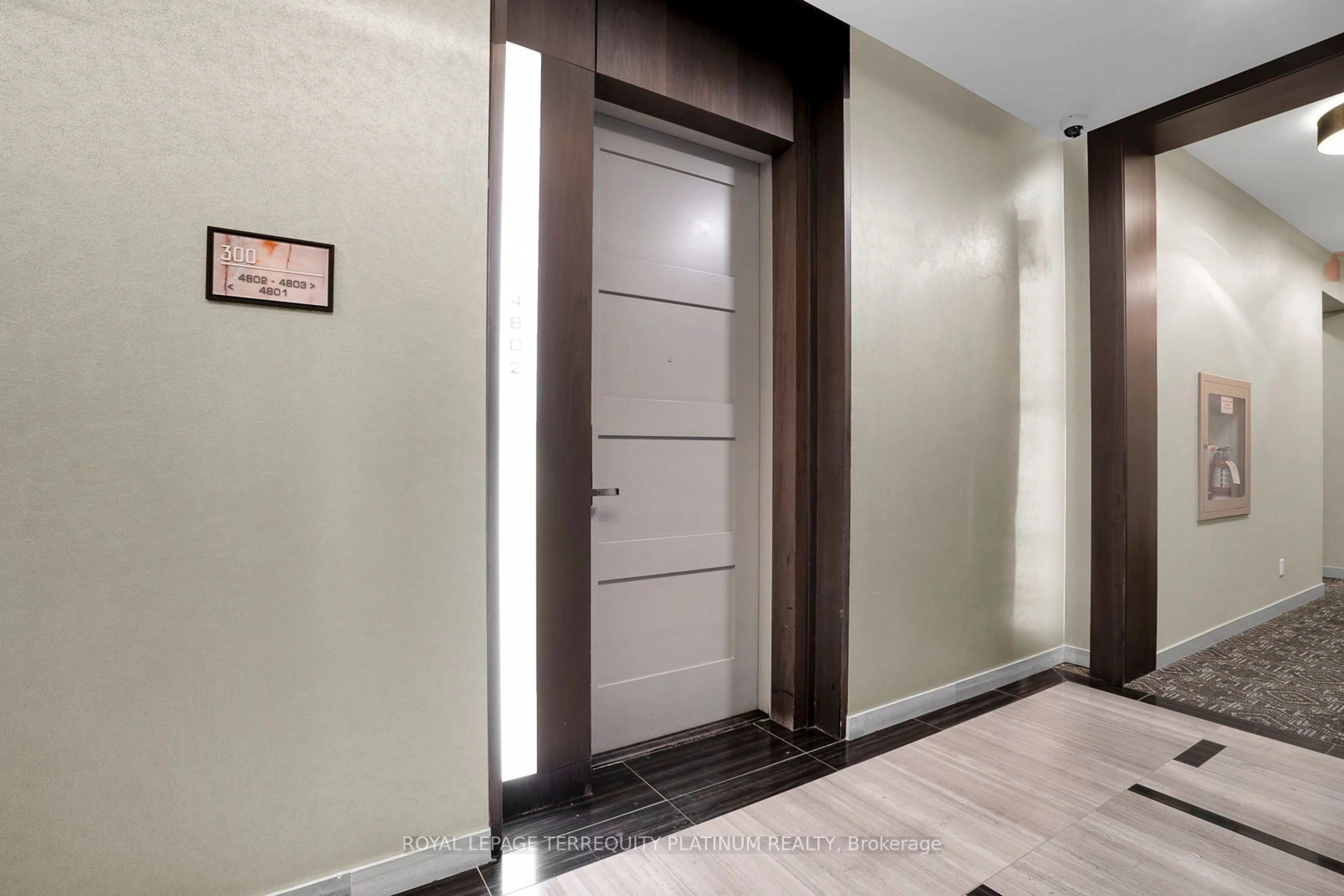 Indoor foyer for 300 Front St #4802, Toronto Ontario M5V 0E9