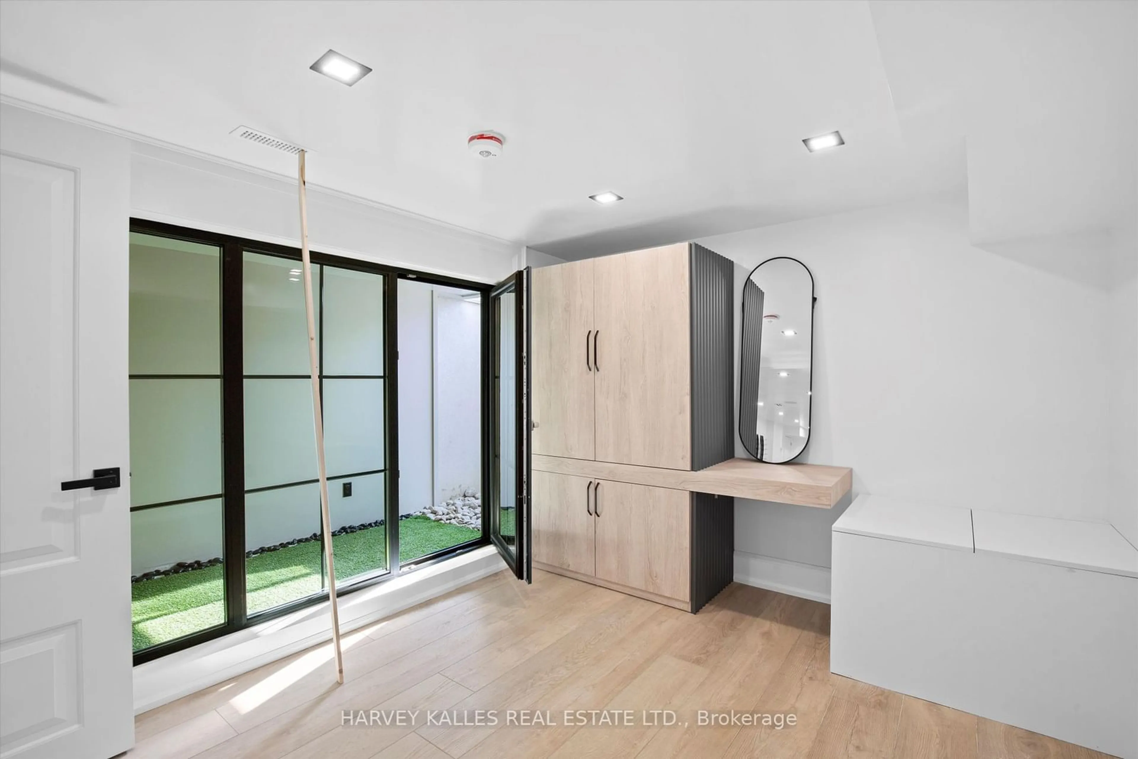 Contemporary bathroom, ceramic/tile floor for 174 Lisgar St, Toronto Ontario M6J 3G3