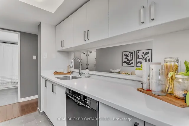 Additional property image - 725 King St Unit 213