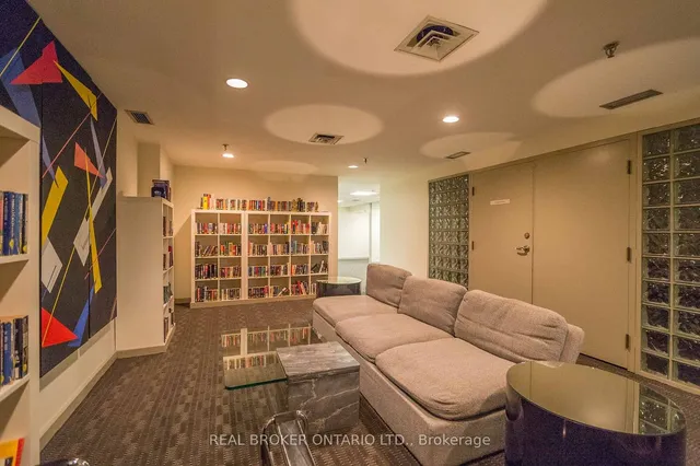 Additional property image - 725 King St Unit 213