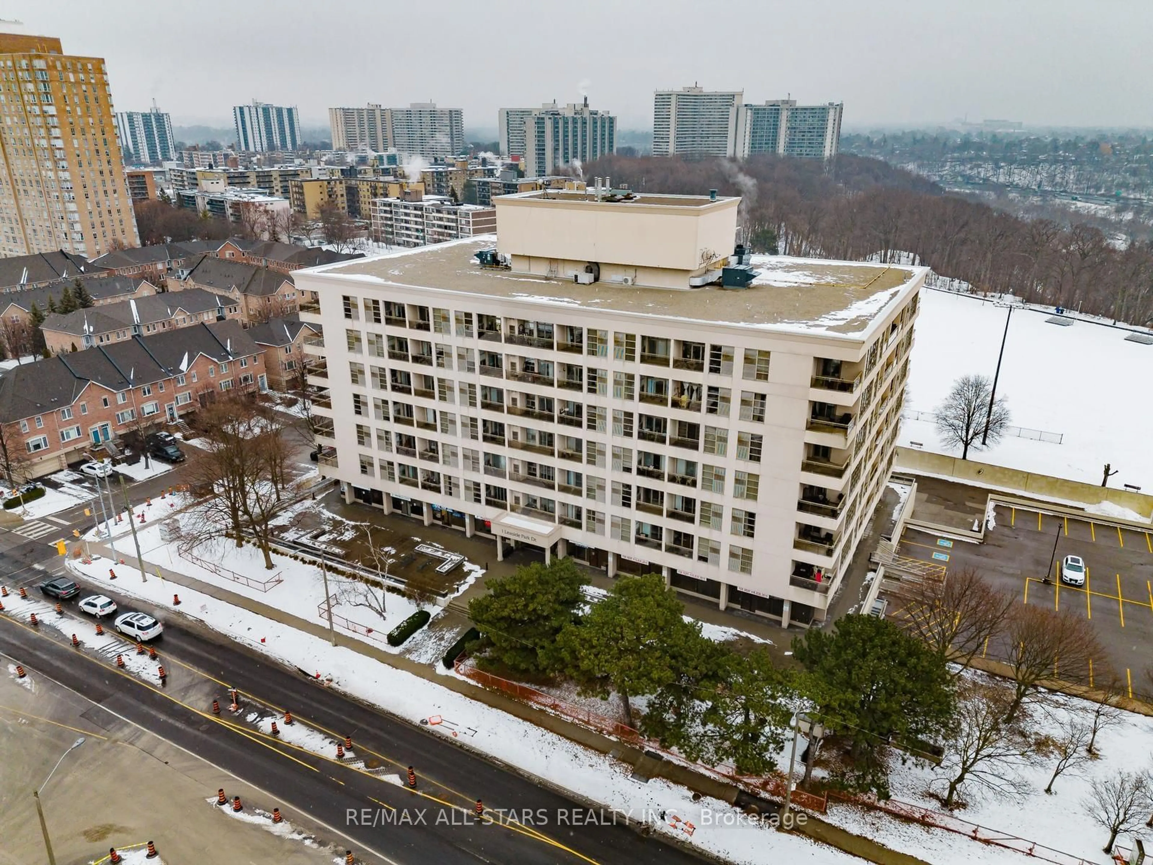 A pic from outside/outdoor area/front of a property/back of a property/a pic from drone, city buildings view from balcony for 1 Leaside Park Dr #303, Toronto Ontario M4H 1R1