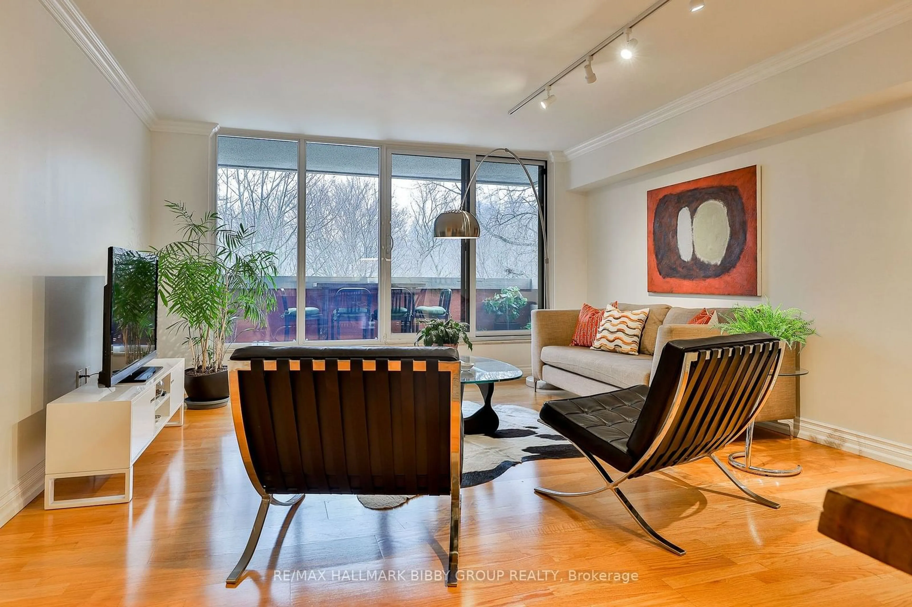 Living room with furniture, wood/laminate floor for 360 Bloor St #110, Toronto Ontario M4W 3M3