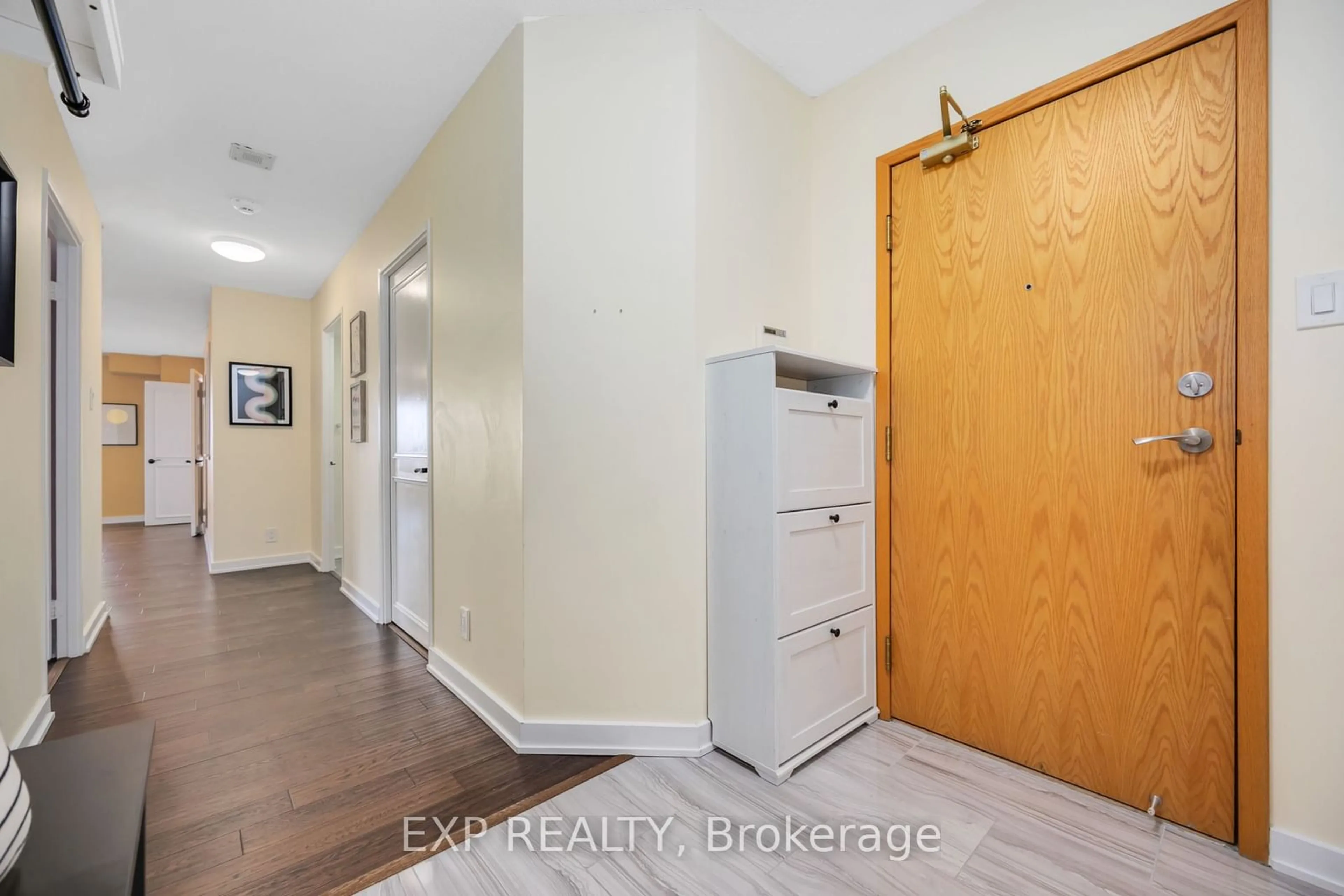 Indoor entryway for 205 Wynford Dr #606, Toronto Ontario M3C 3P4