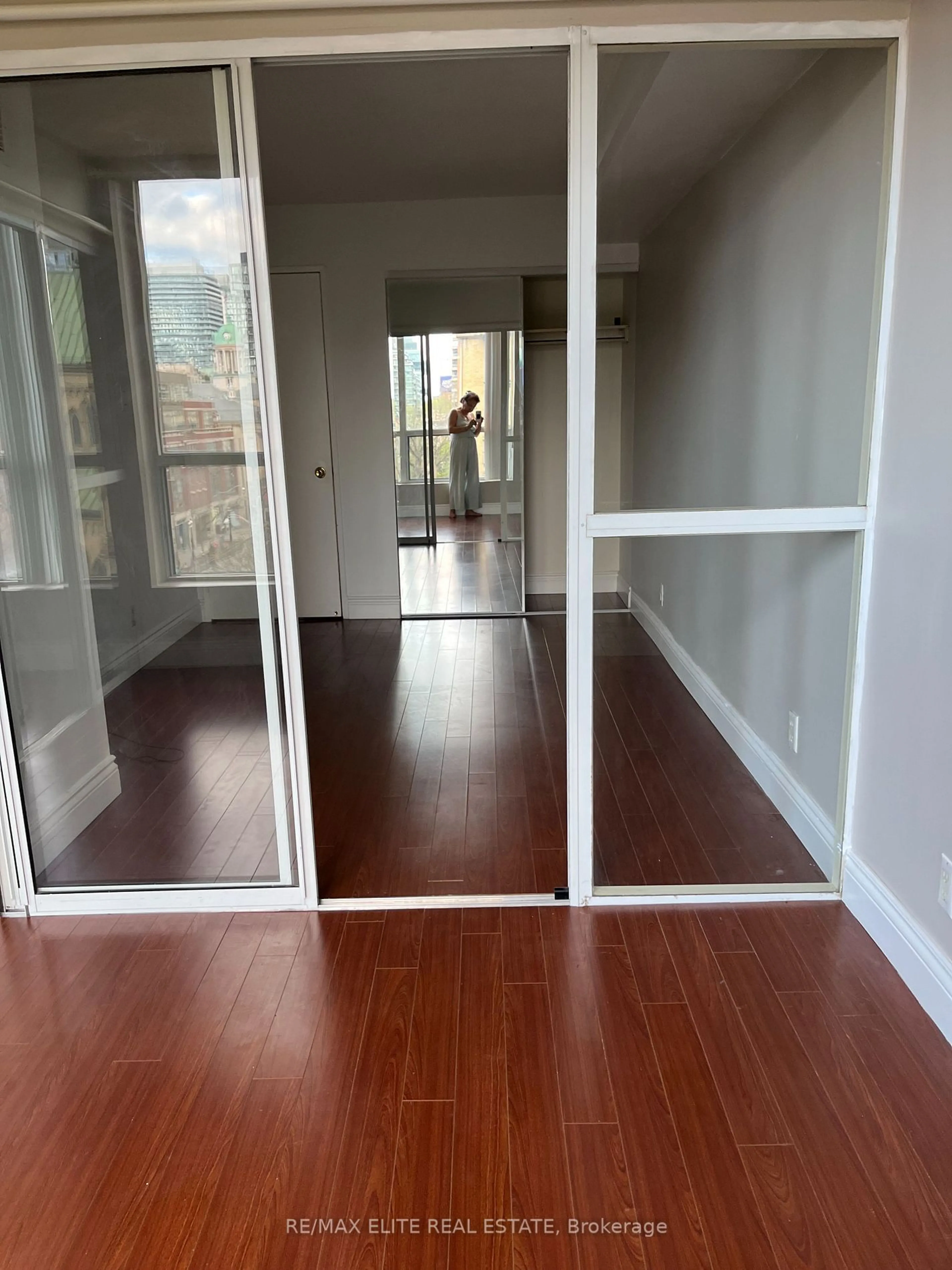 Indoor foyer for 92 King St #612, Toronto Ontario M5C 2V8