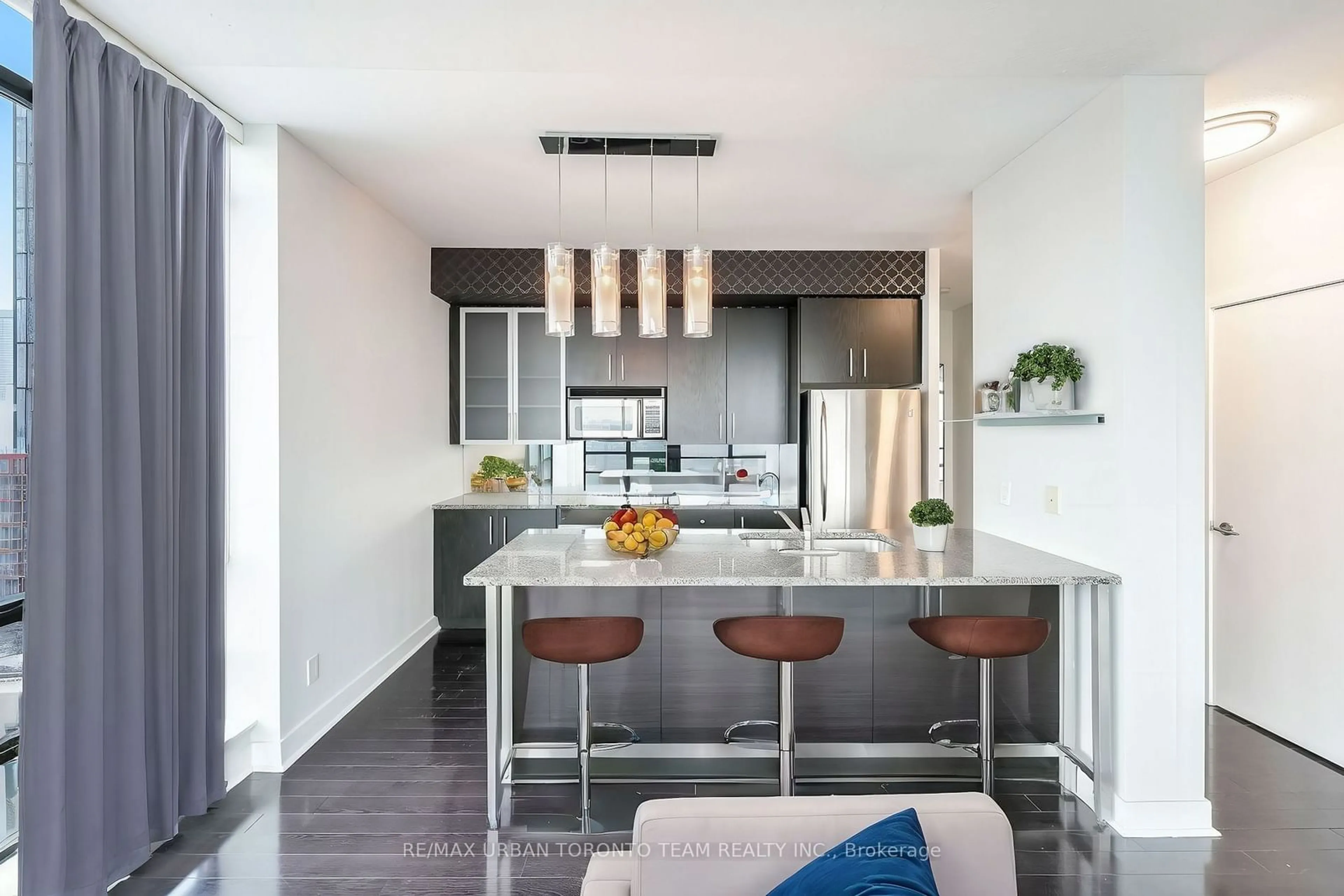 Contemporary kitchen, ceramic/tile floor for 438 King St #Ph03, Toronto Ontario M5V 3T9