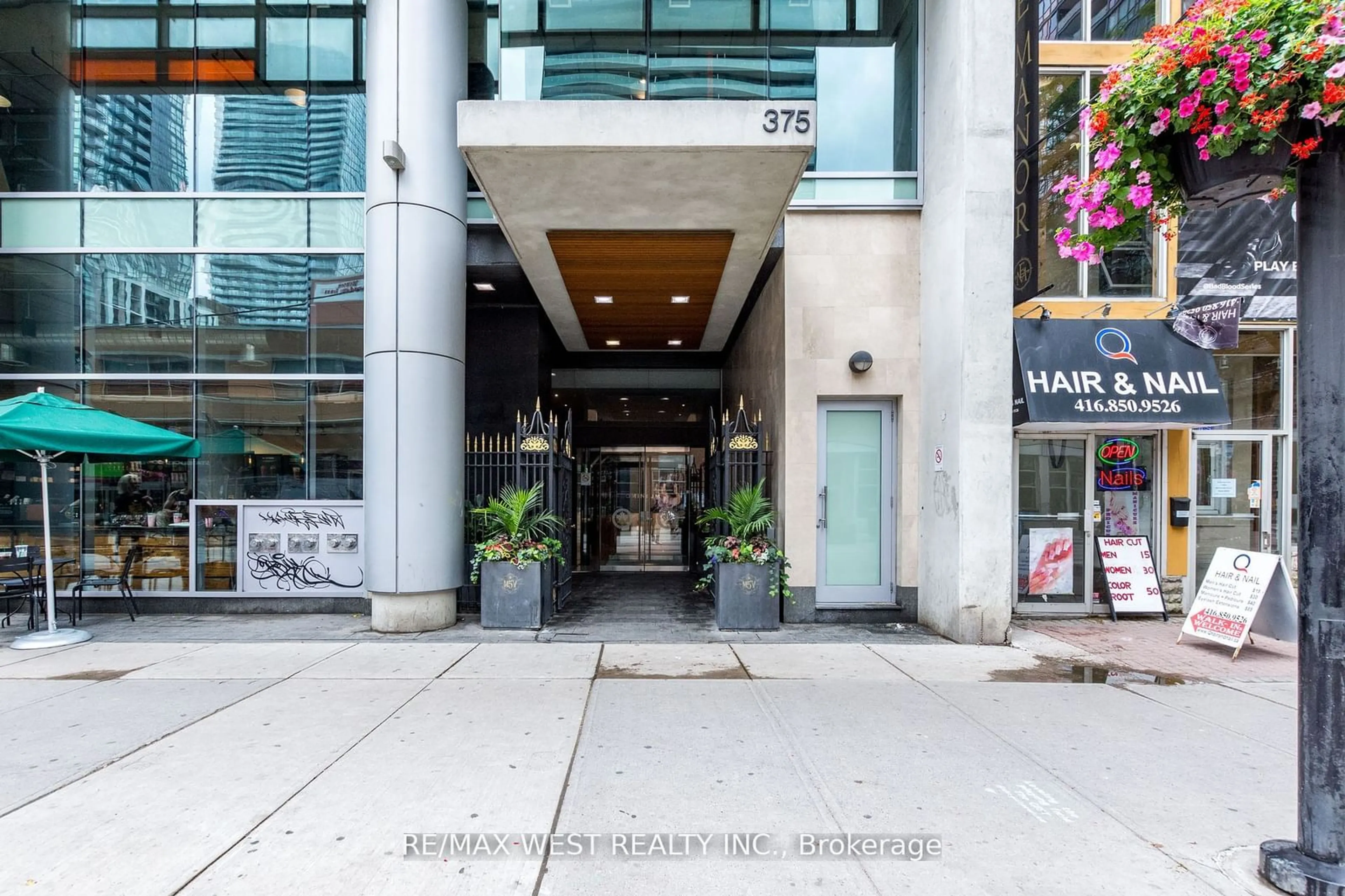 Indoor foyer for 375 King St #807, Toronto Ontario M5V 1K5