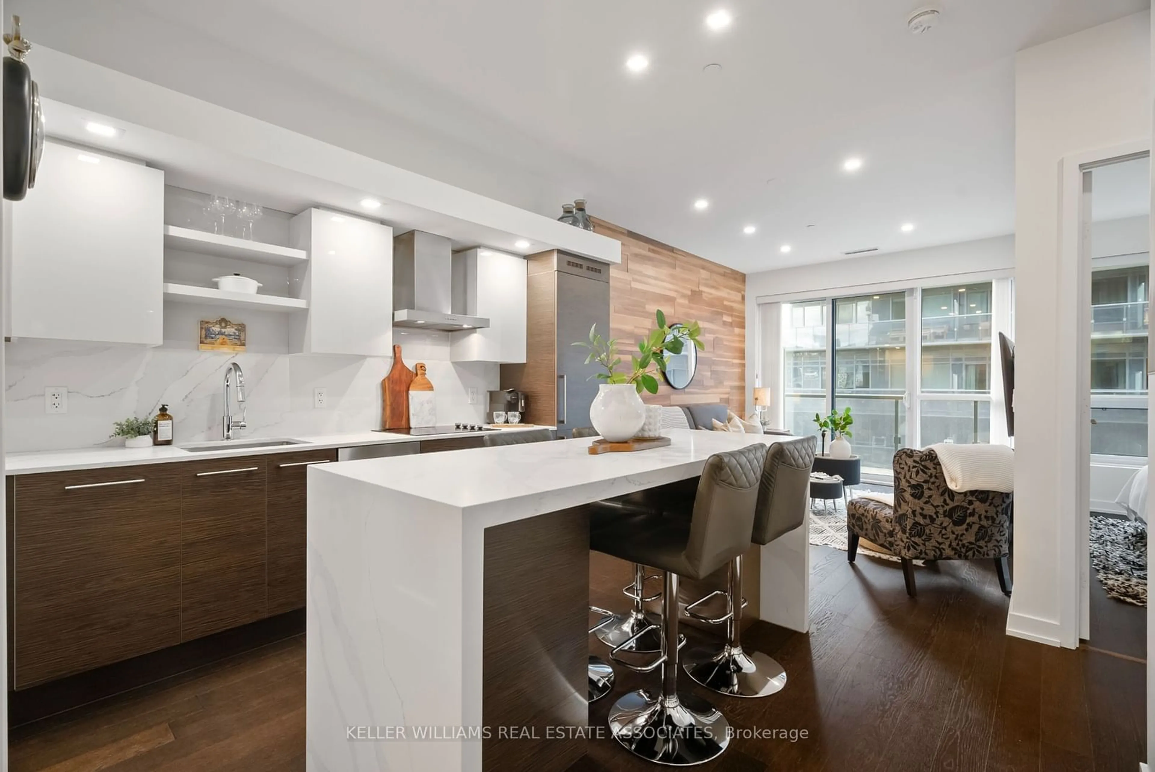 Open concept kitchen, unknown for 1030 King St #1021, Toronto Ontario M6K 0B4