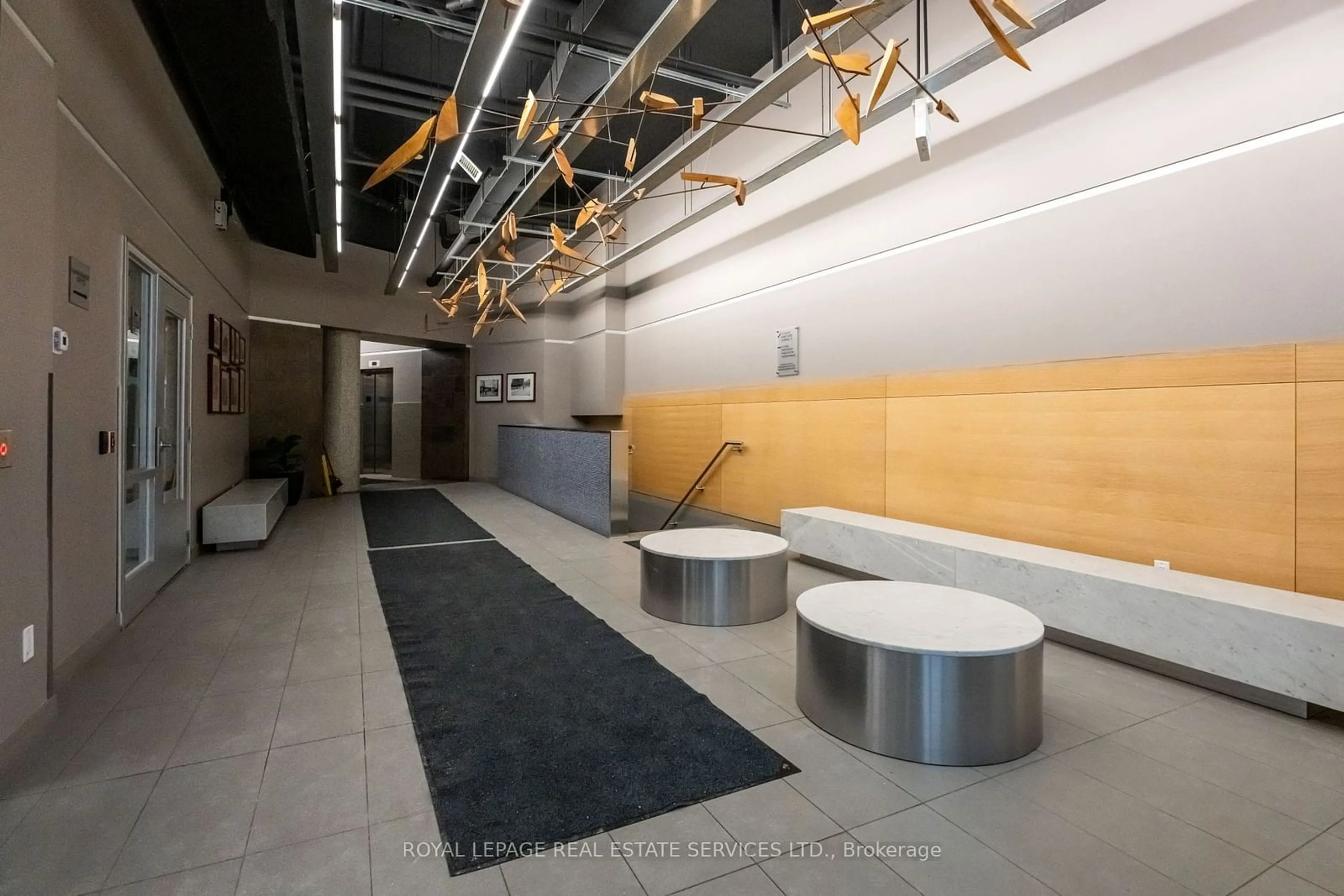 Indoor foyer for 150 Sudbury St #711, Toronto Ontario M6J 3S8