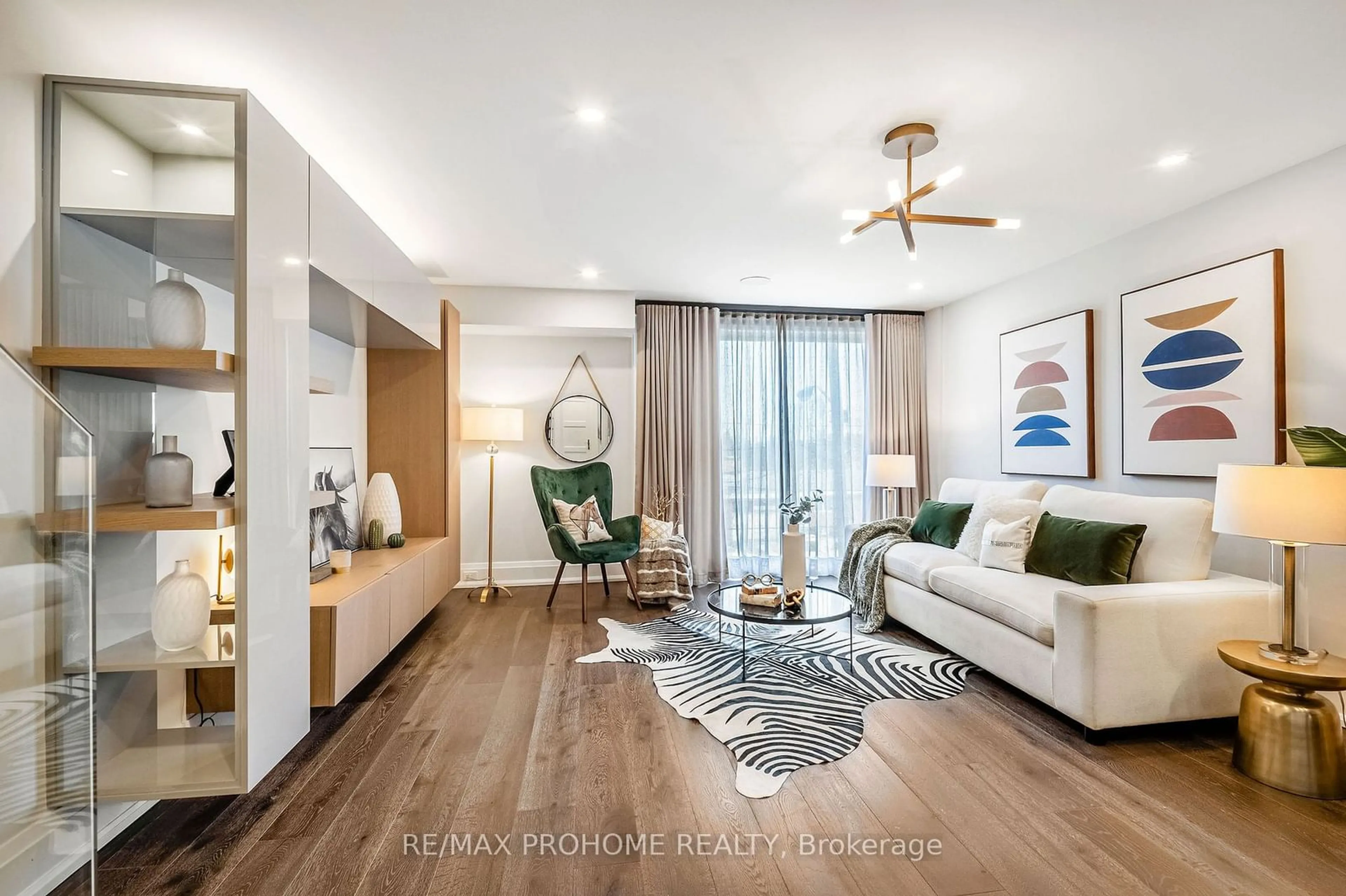 Living room with furniture, wood/laminate floor for 3060 Bayview Ave, Toronto Ontario M2N 5L2