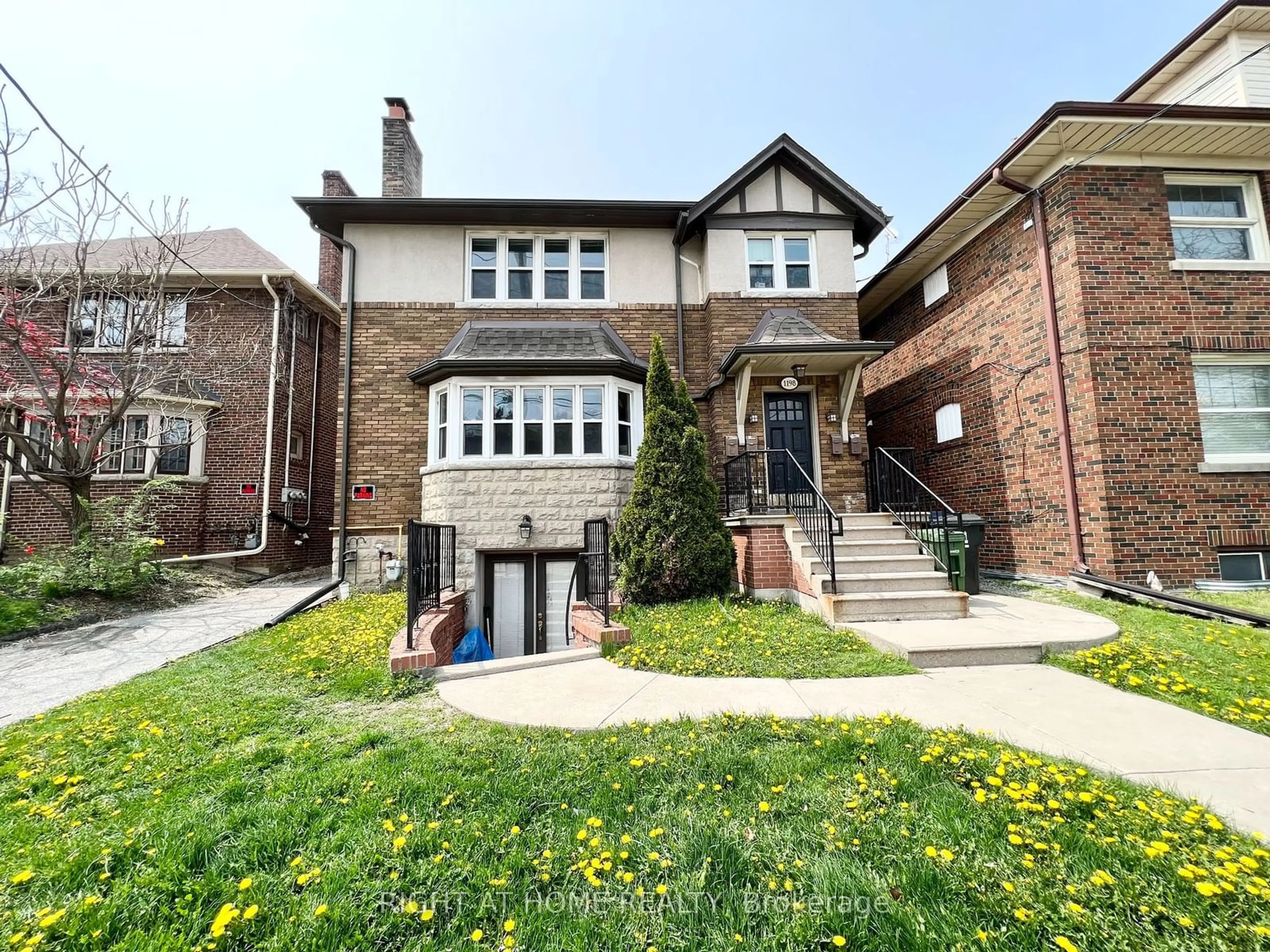 Home with brick exterior material, street for 1198 Avenue Rd, Toronto Ontario M5N 2G1