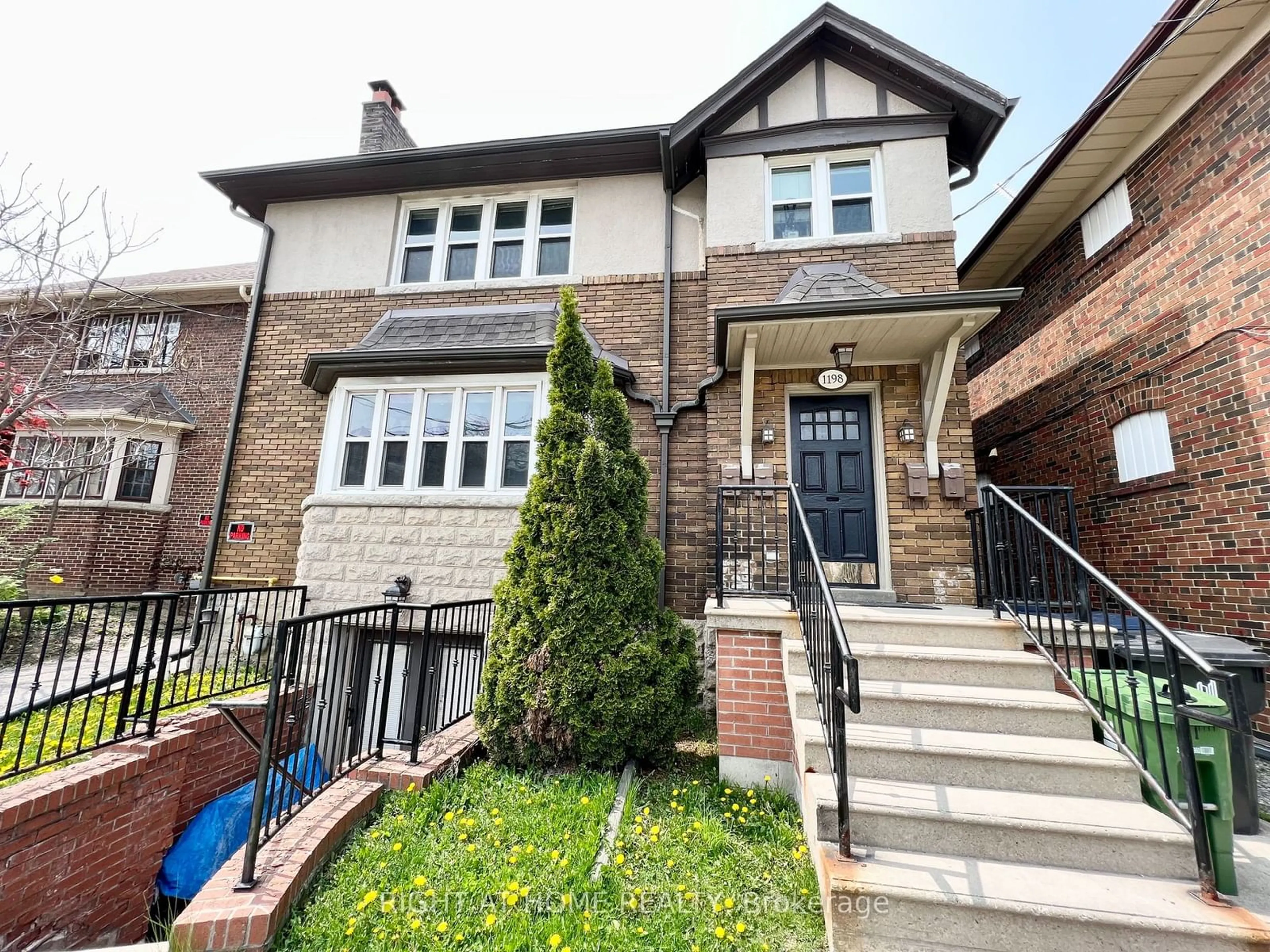 Home with brick exterior material, street for 1198 Avenue Rd, Toronto Ontario M5N 2G1