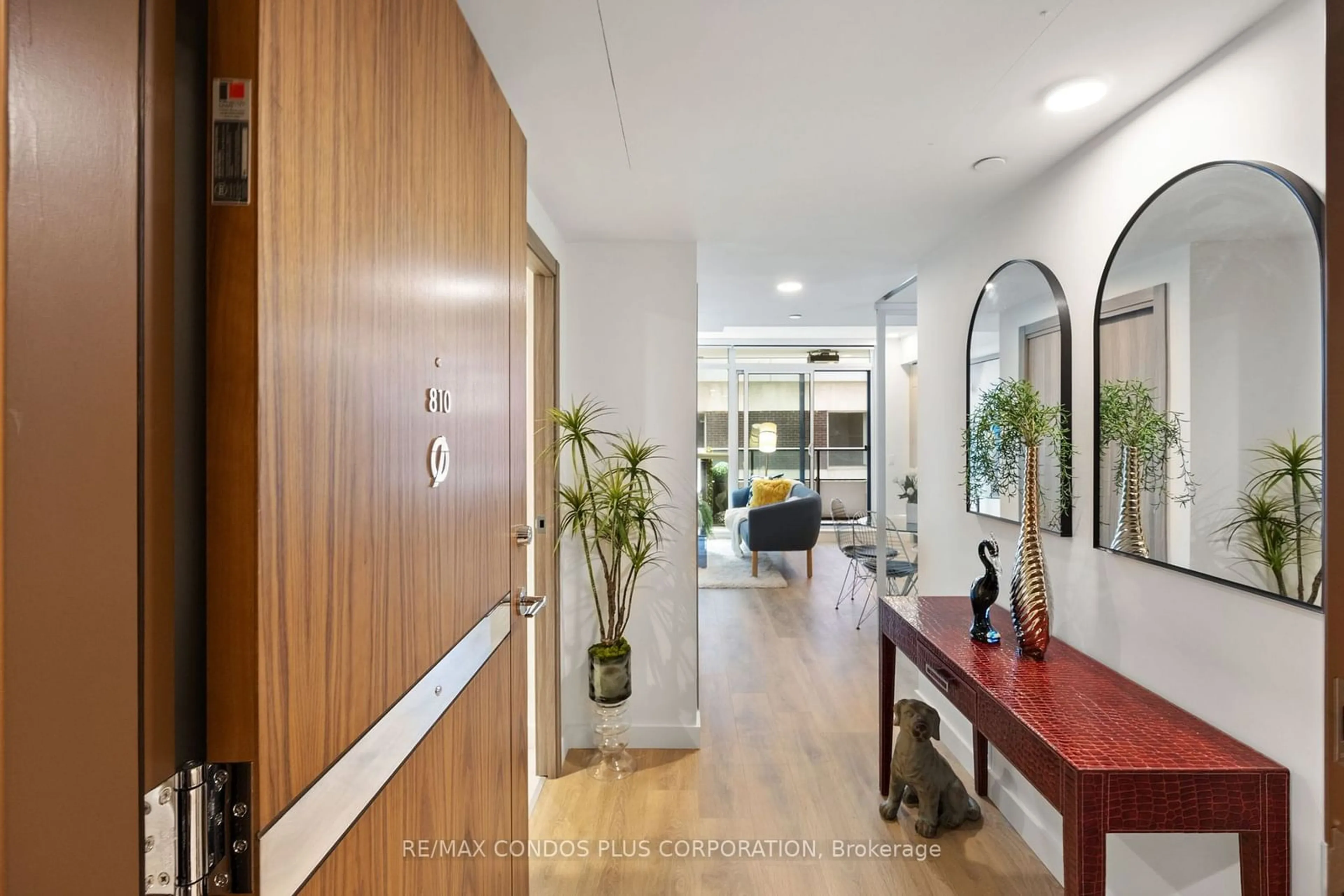 Indoor foyer for 38 Widmer St #810, Toronto Ontario M5V 0V7