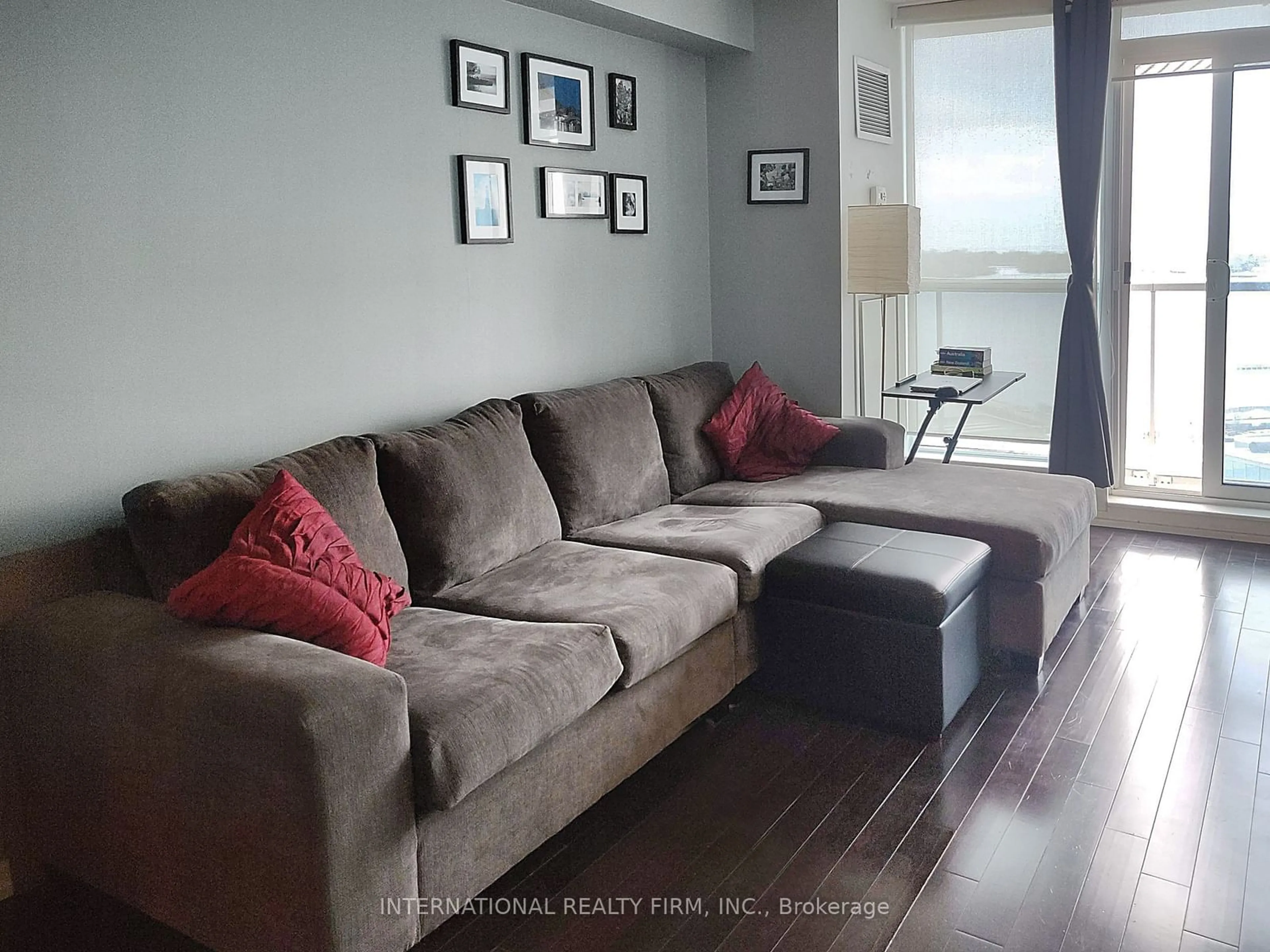 Living room with furniture, wood/laminate floor for 208 Queens Quay #1609, Toronto Ontario M5J 2Y5