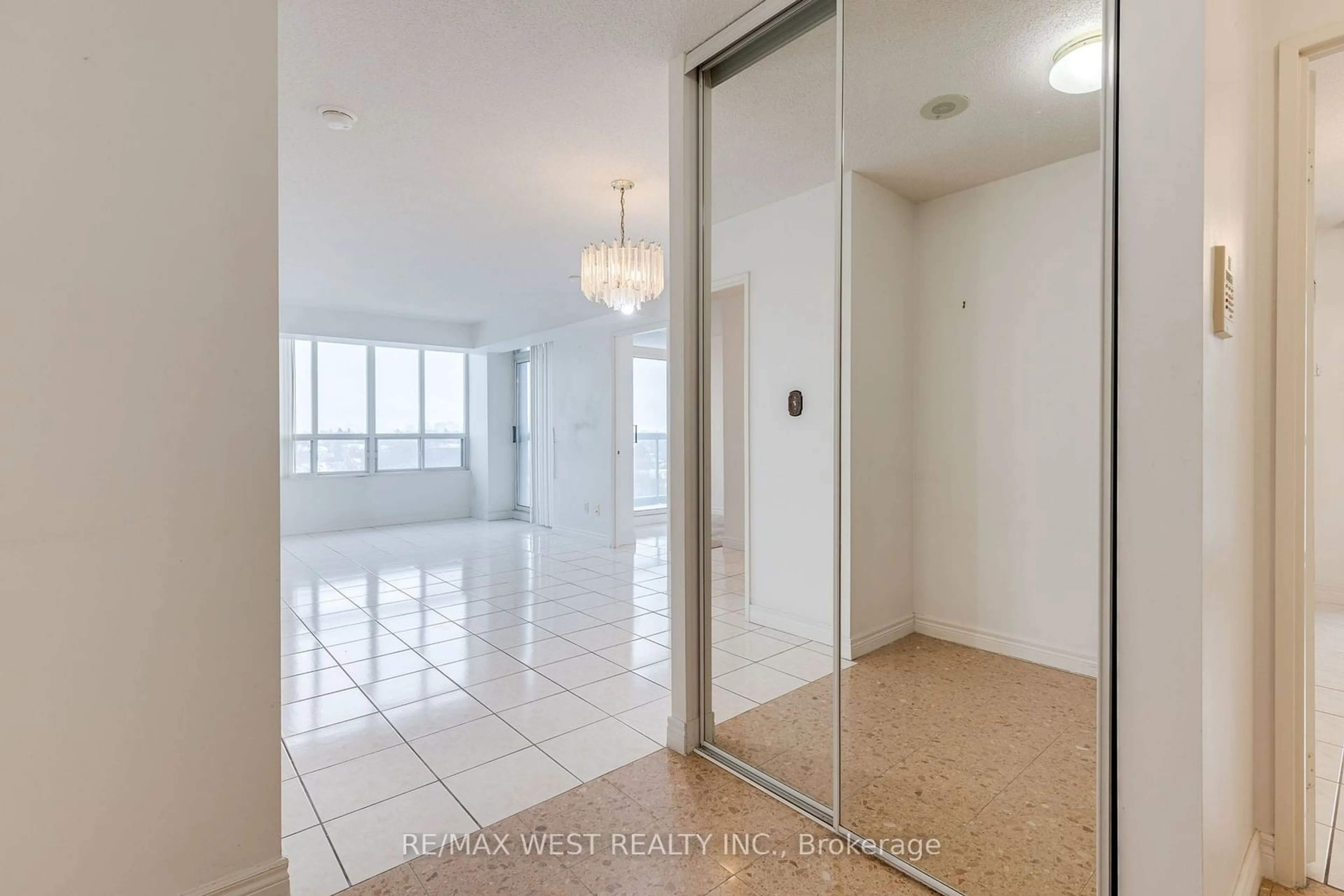 Indoor foyer for 28 Empress Ave #1011, Toronto Ontario M2N 3T3