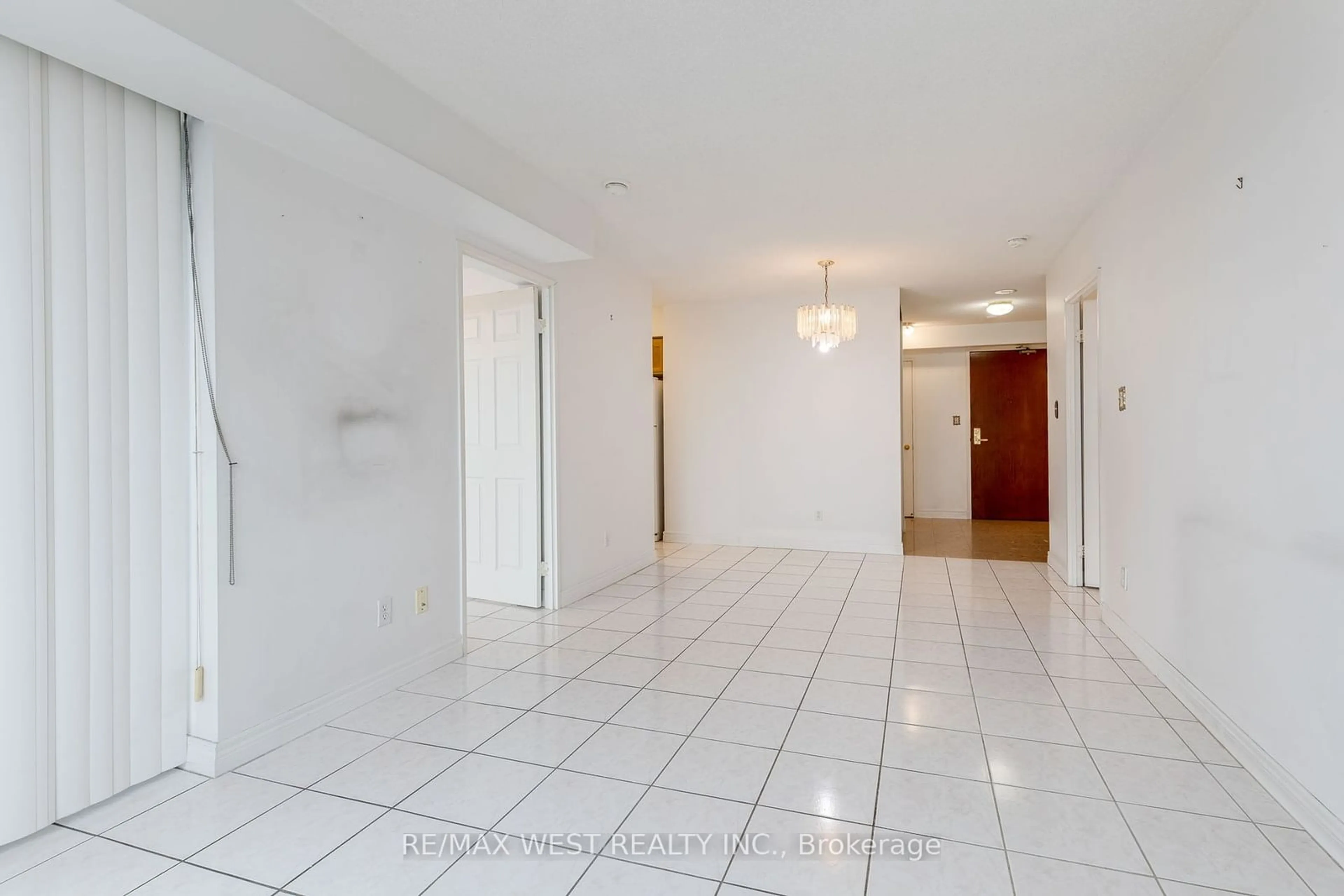 Indoor foyer for 28 Empress Ave #1011, Toronto Ontario M2N 3T3