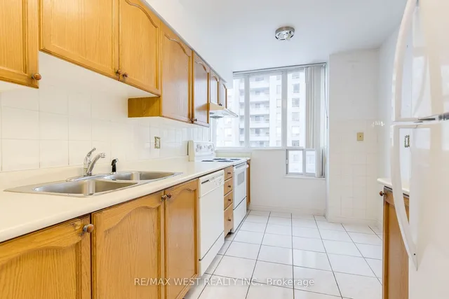 Additional property image - 28 Empress Ave Unit 1011
