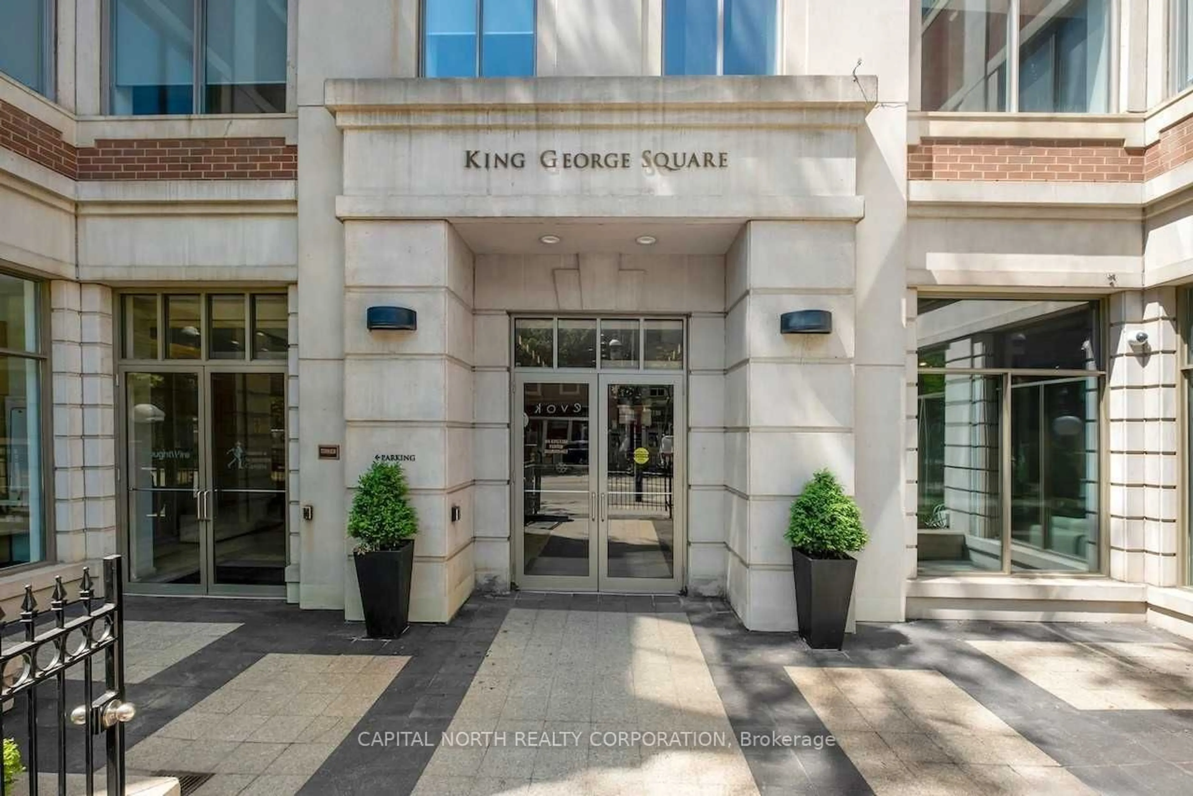 Indoor foyer for 168 King St #1402, Toronto Ontario M5A 4S4