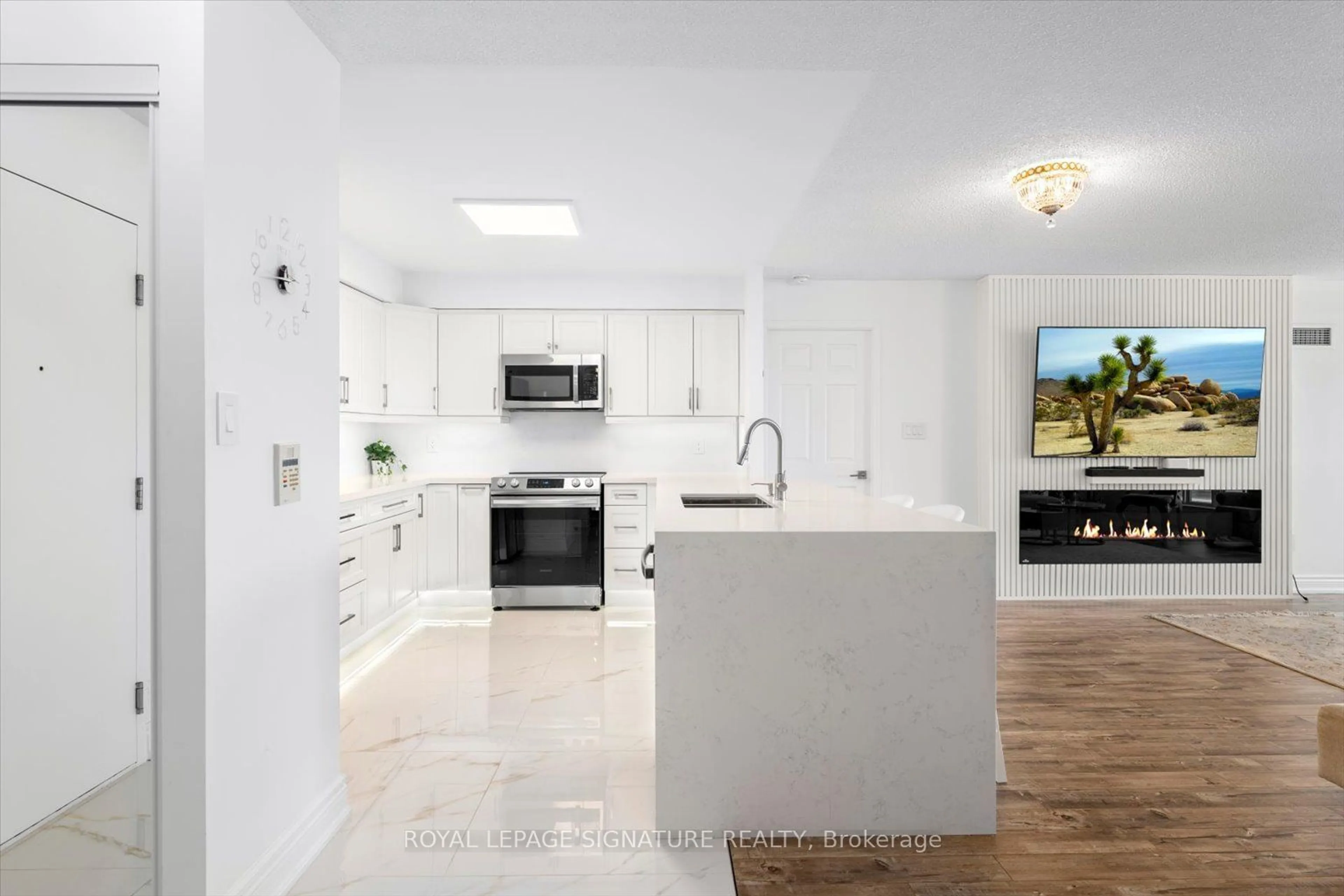 Open concept kitchen, ceramic/tile floor for 23 Lorraine Dr #1805, Toronto Ontario M2N 6Z6