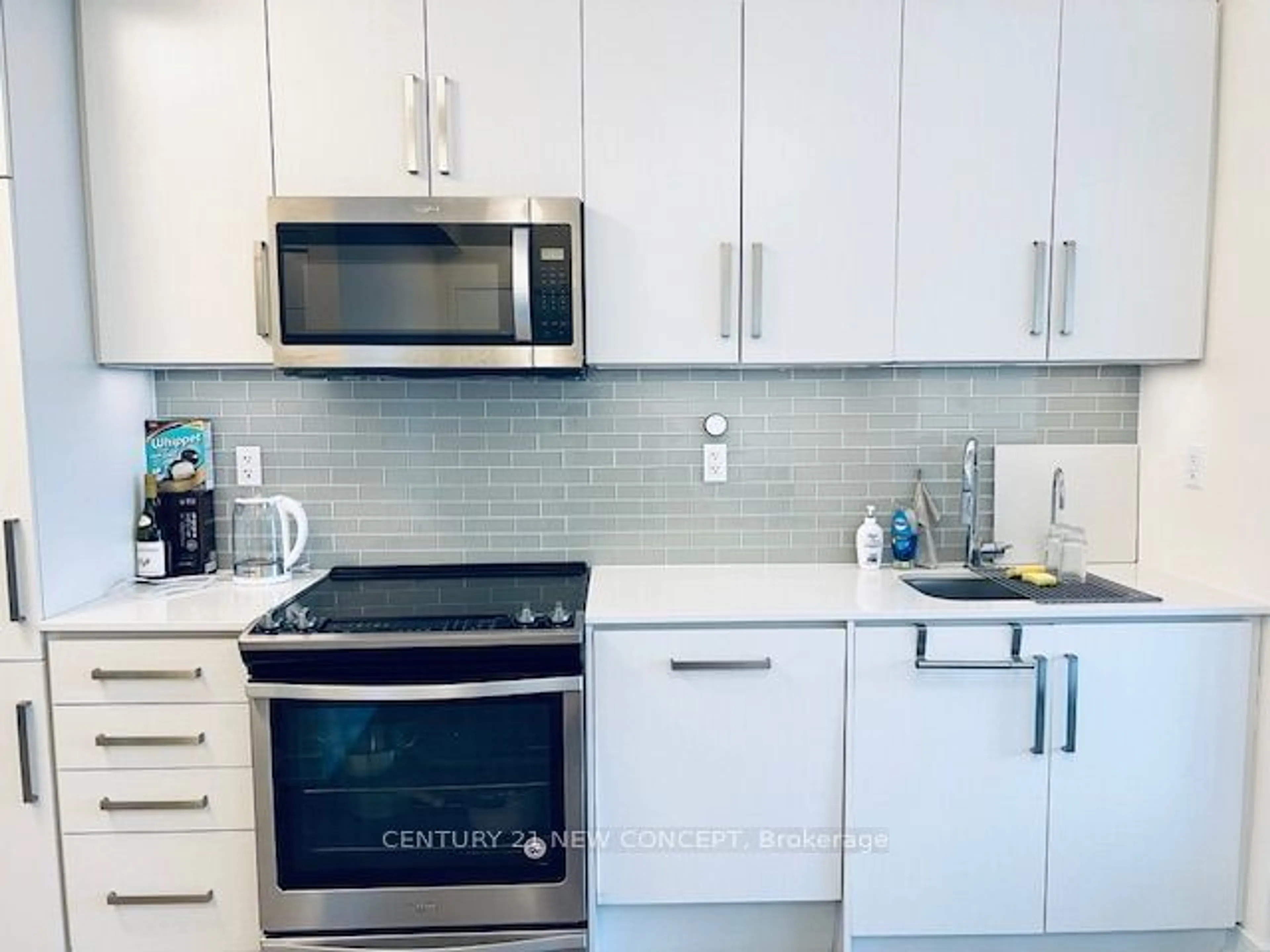 Standard kitchen, ceramic/tile floor for 5180 Yonge St #1304, Toronto Ontario M2N 5P6