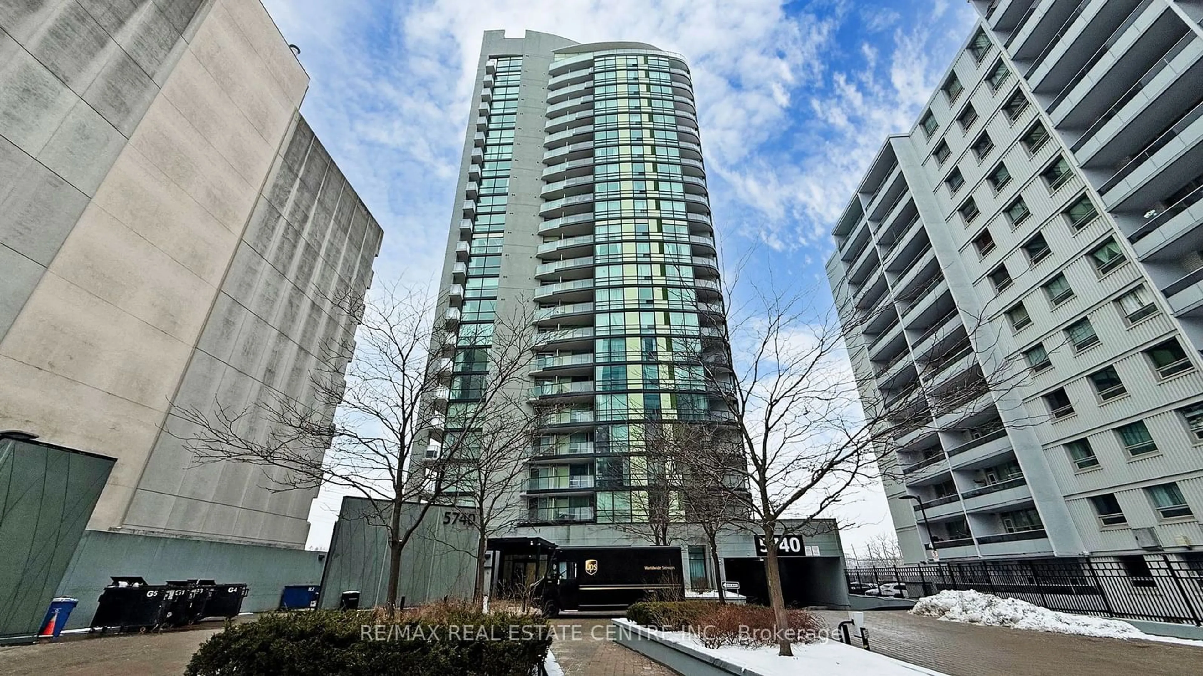 Indoor foyer for 5740 Yonge St #1505, Toronto Ontario M2M 0B1