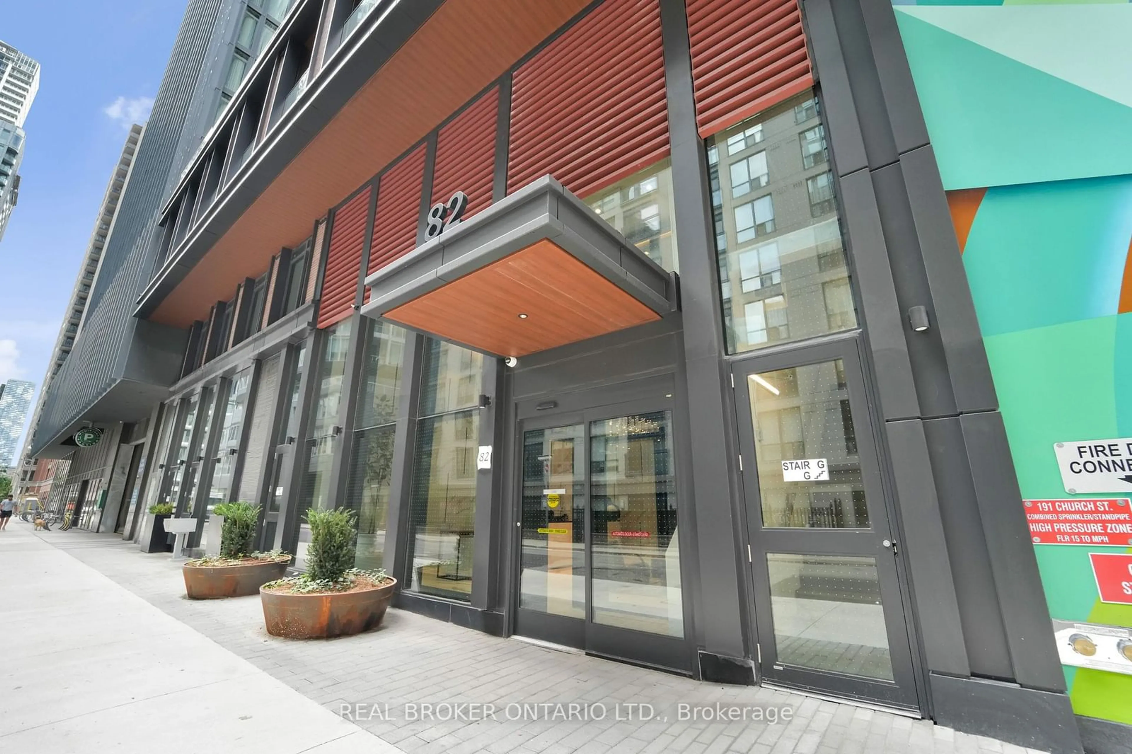 Indoor foyer for 82 Dalhousie St #1802, Toronto Ontario M5B 0C5