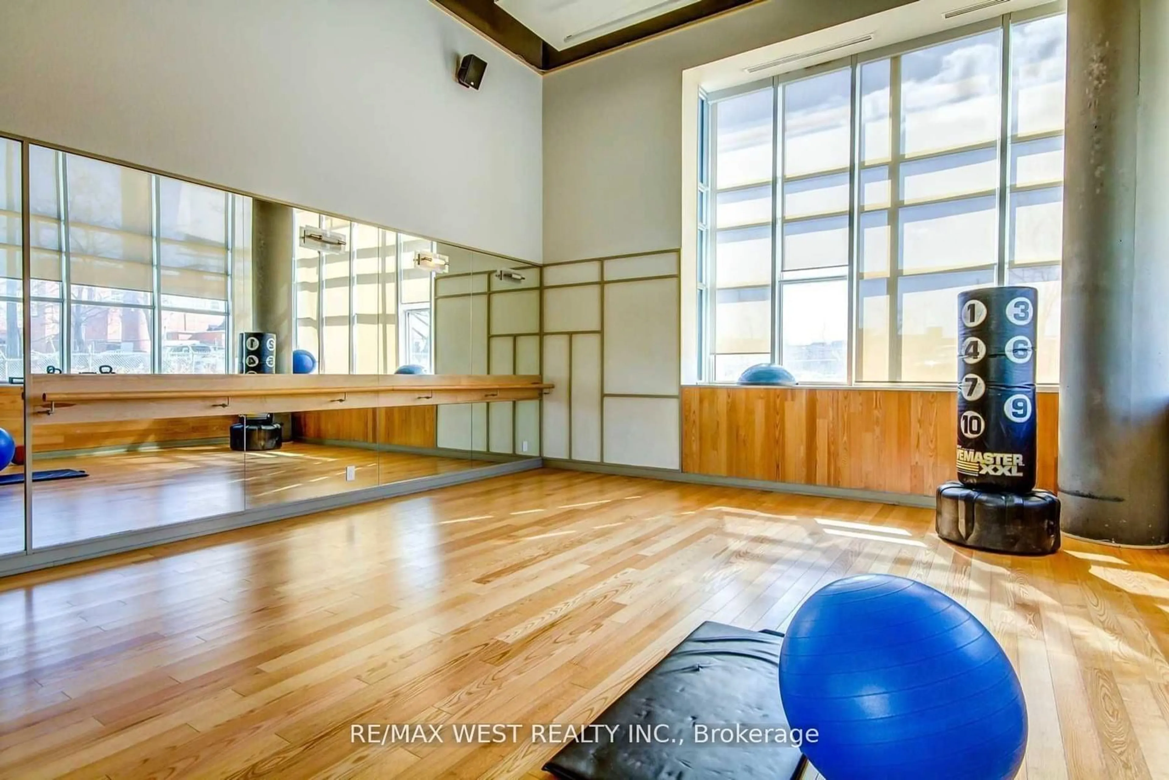 Gym or fitness room for 5 Hanna Ave #429, Toronto Ontario M6K 0B3