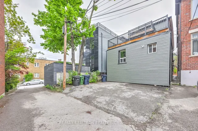 Primary image of 386 Spadina Rd
