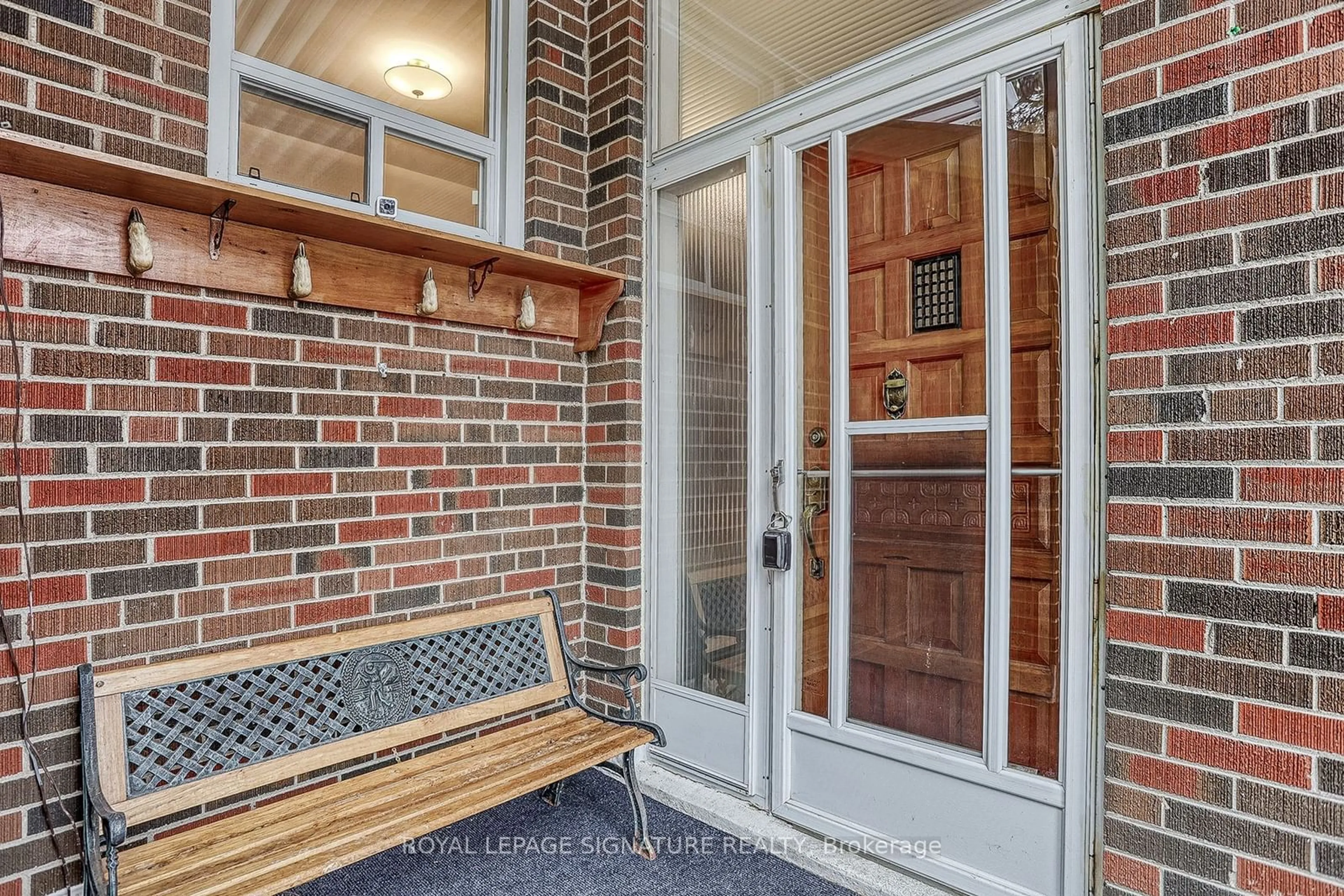 Indoor entryway for 29 Broadlands Blvd, Toronto Ontario M3A 1J1