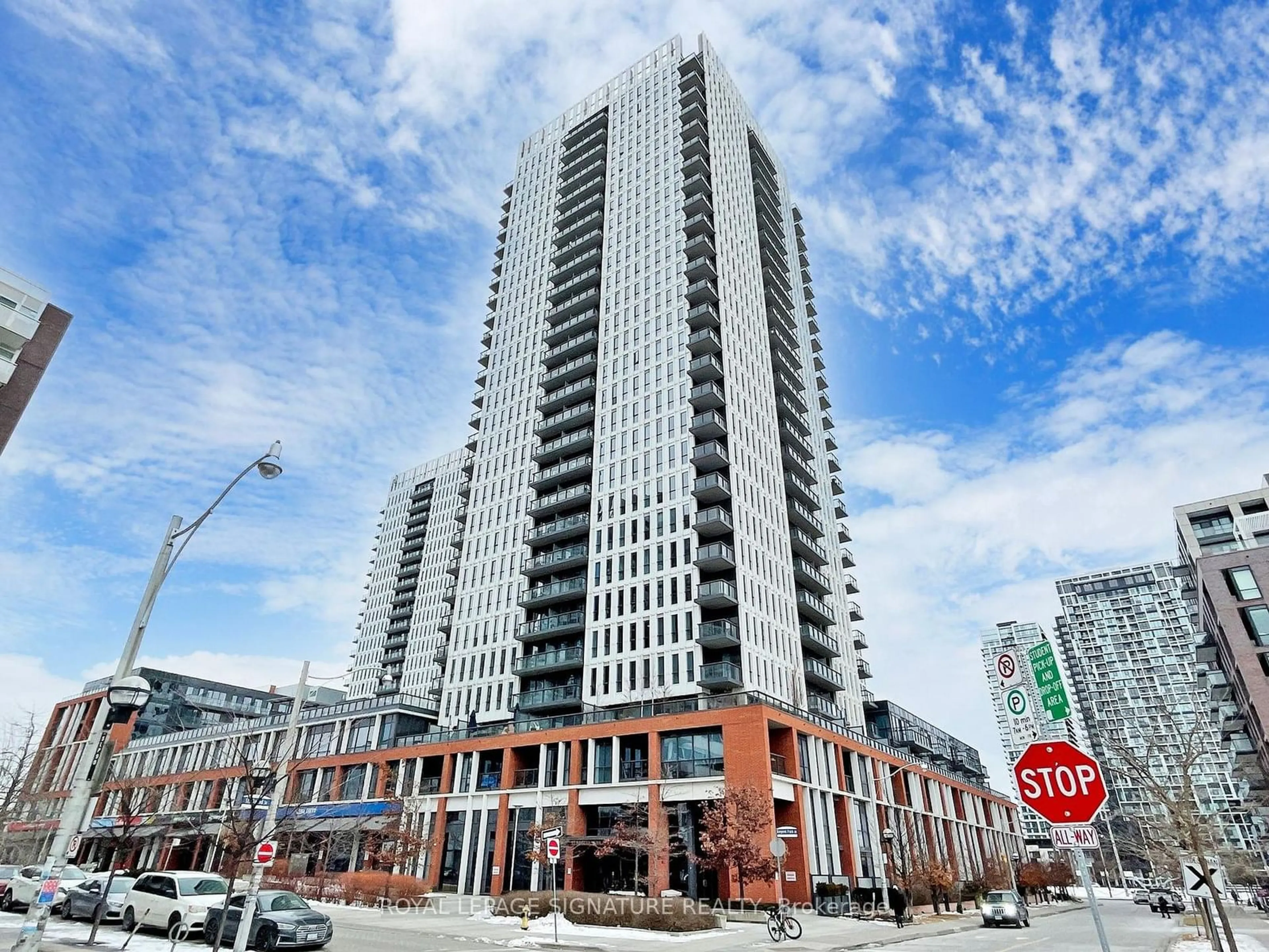 Indoor foyer for 55 Regent Park Blvd #1312, Toronto Ontario M5A 0C2