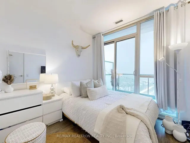 Additional property image - 29 Singer Crt Unit Ph07