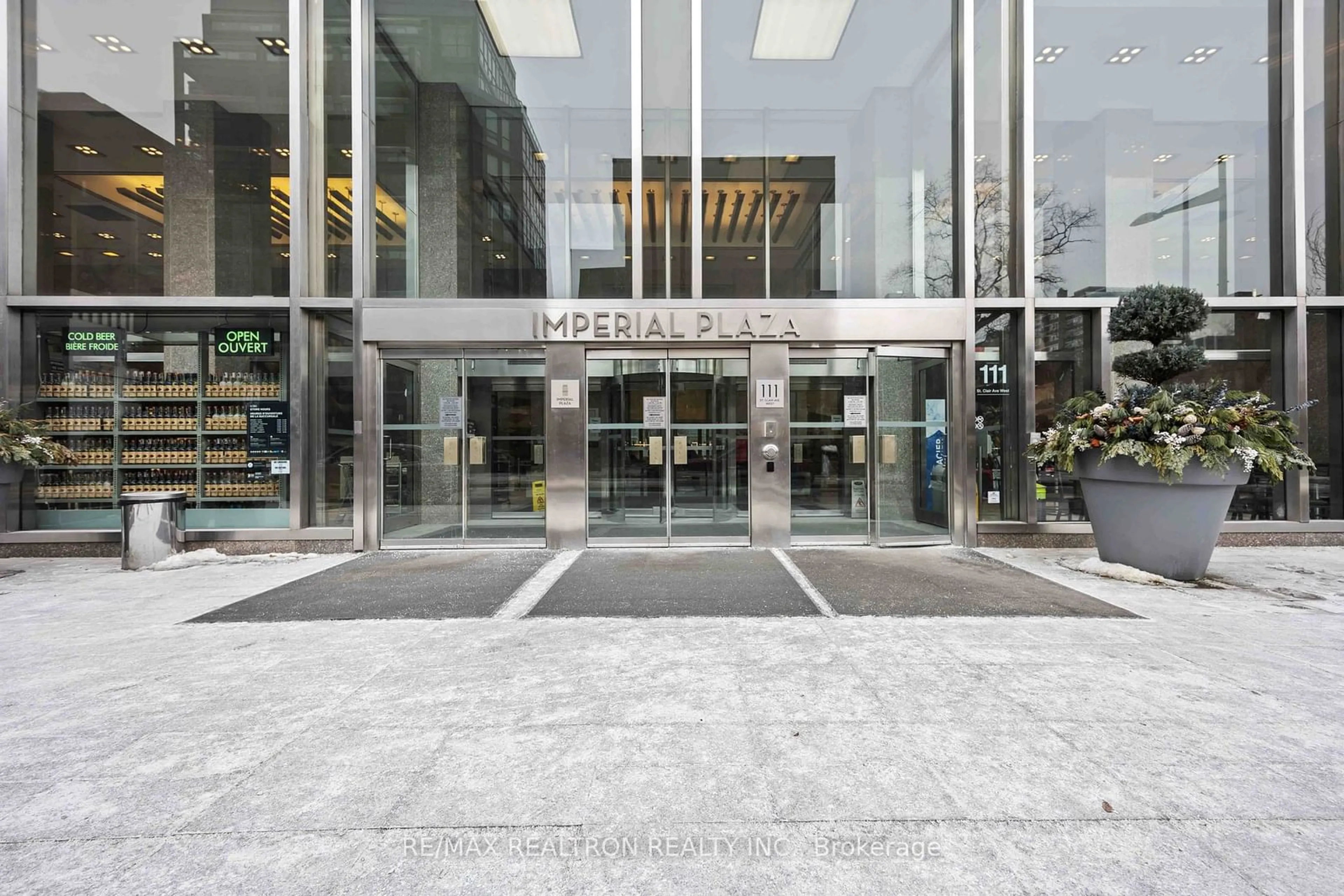 Lobby for 111 St Clair Ave #1823, Toronto Ontario M4V 1N5