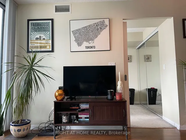 Additional image 8 of 209 Fort York Blvd Unit 965
