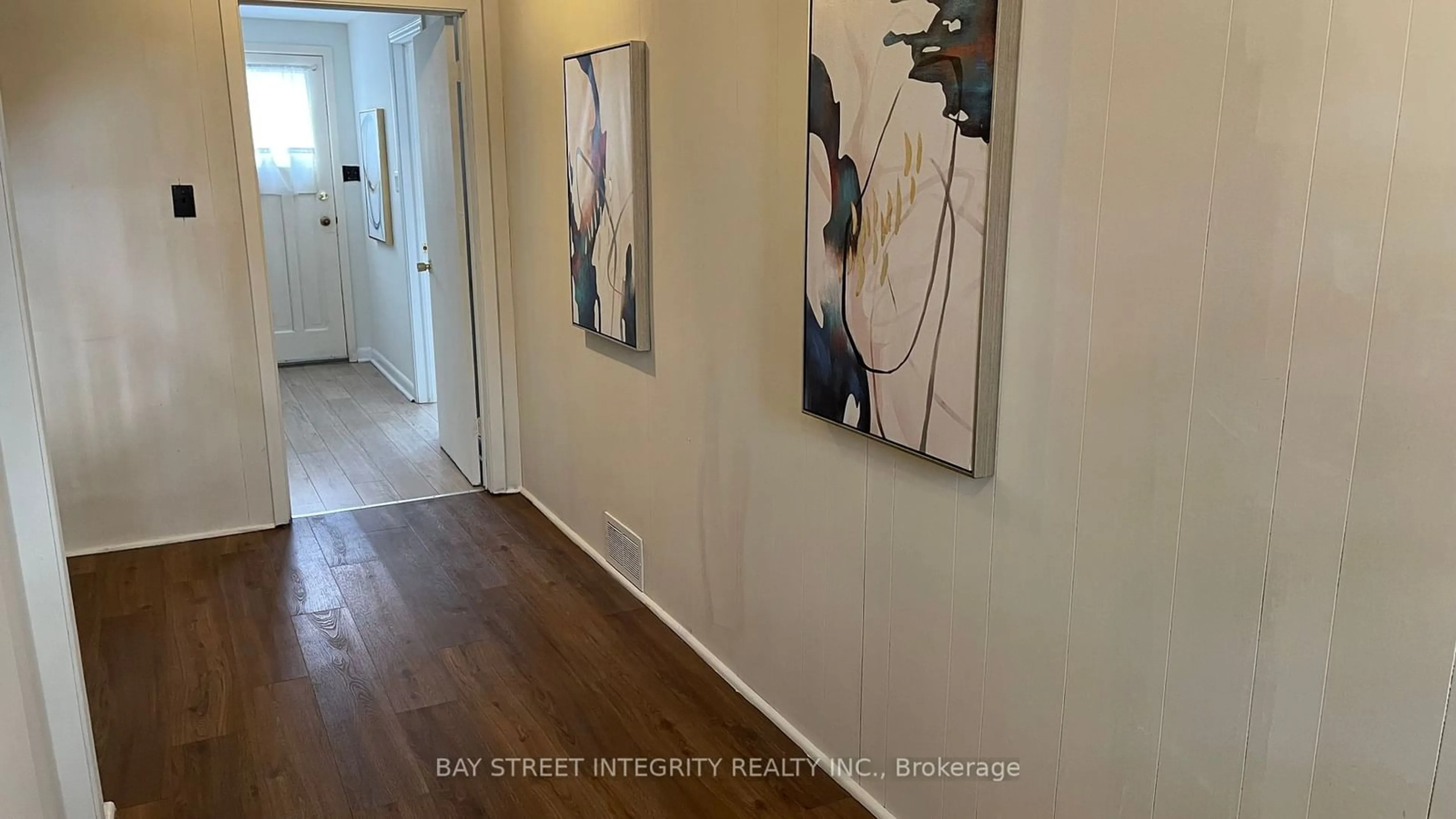 Indoor entryway for 44 Bowerbank Dr, Toronto Ontario M2M 1Z8