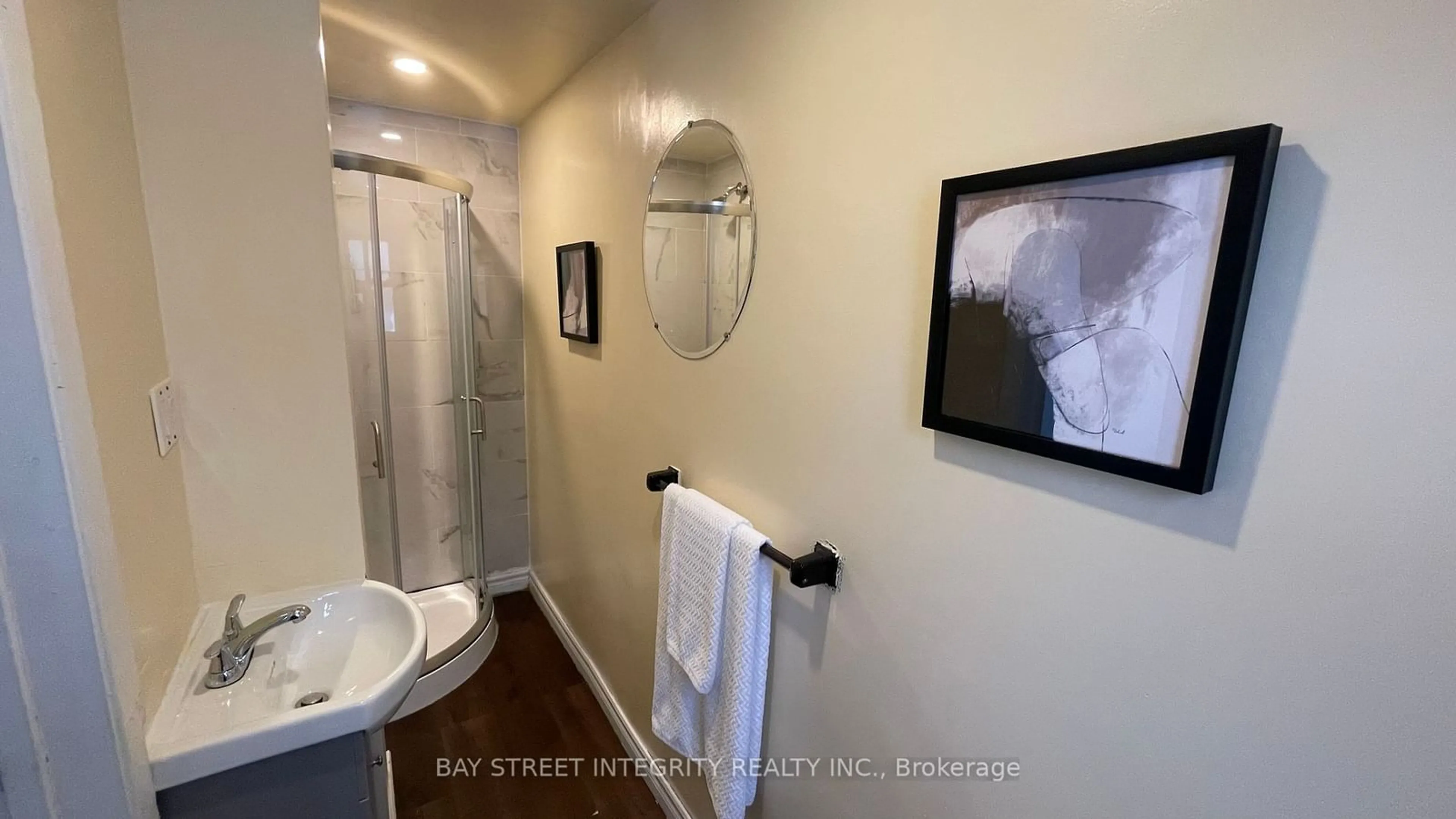 Standard bathroom, ceramic/tile floor for 44 Bowerbank Dr, Toronto Ontario M2M 1Z8