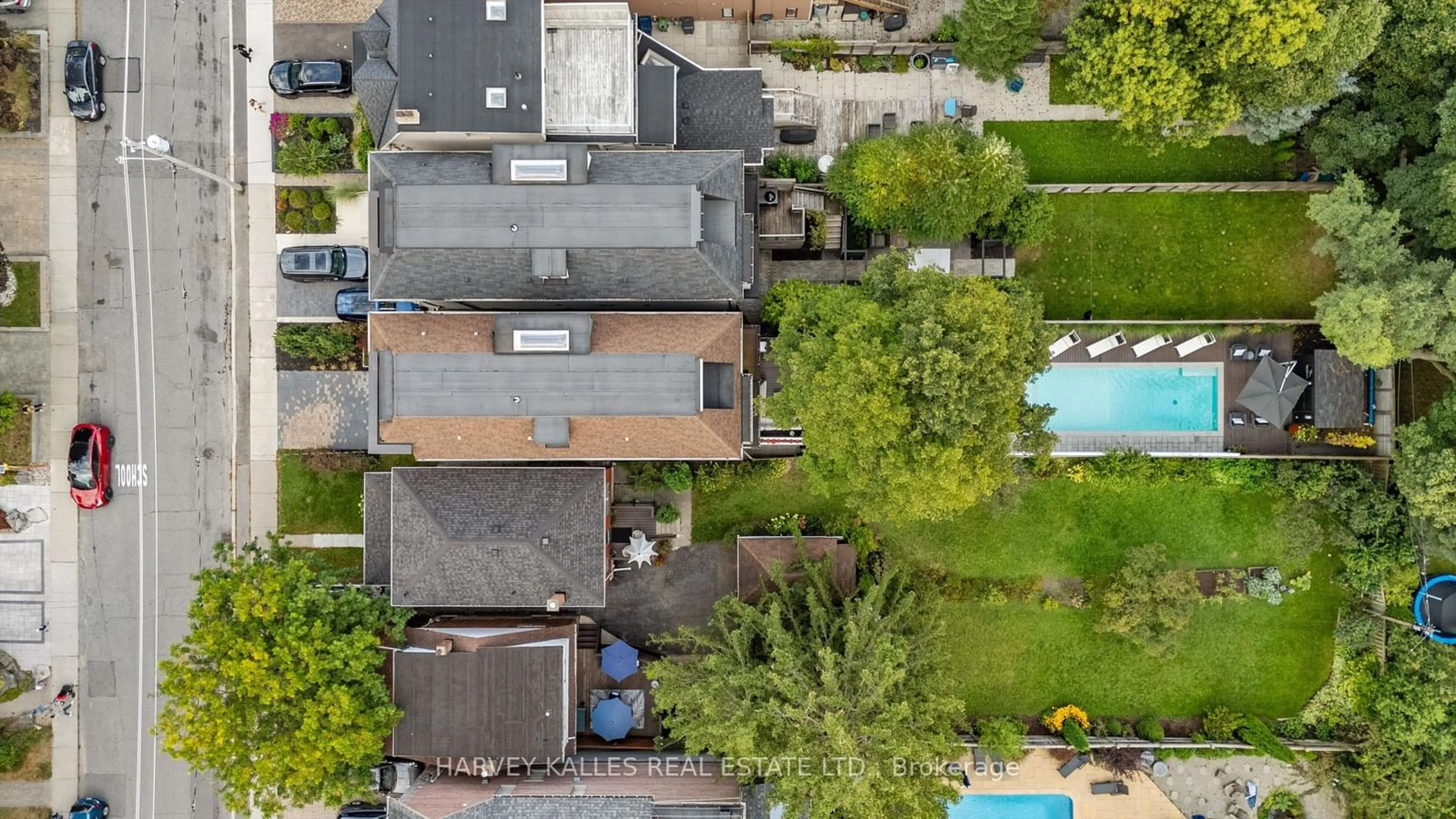 A pic from outside/outdoor area/front of a property/back of a property/a pic from drone, street for 137 Ranleigh Ave, Toronto Ontario M4N 1X2