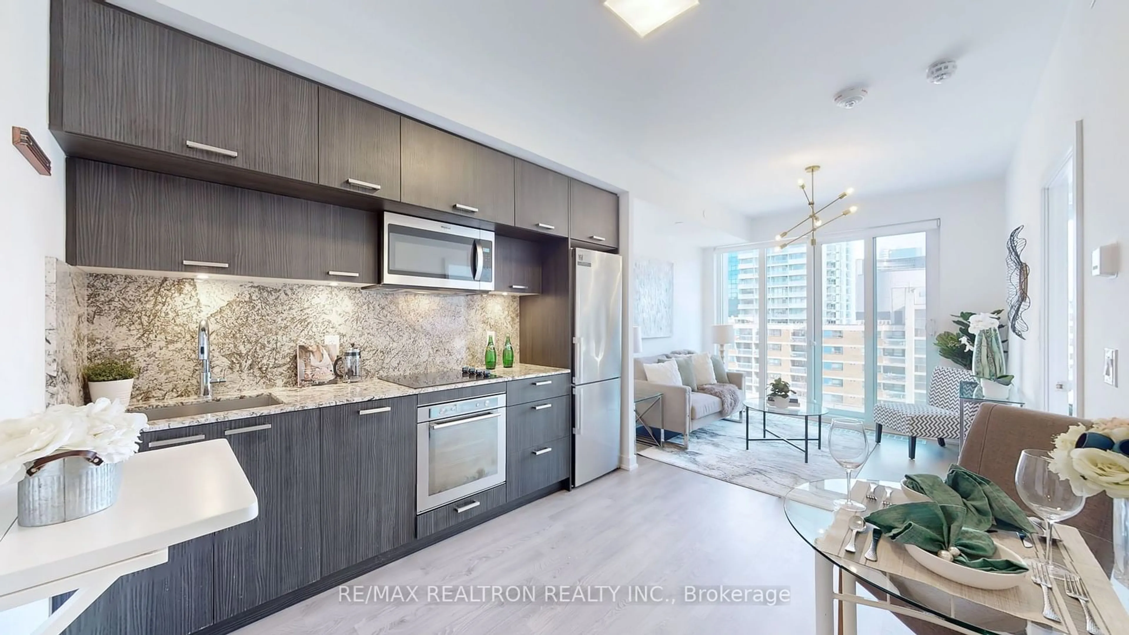 Open concept kitchen, ceramic/tile floor for 50 McCaul St #1010, Toronto Ontario M5T 0B6