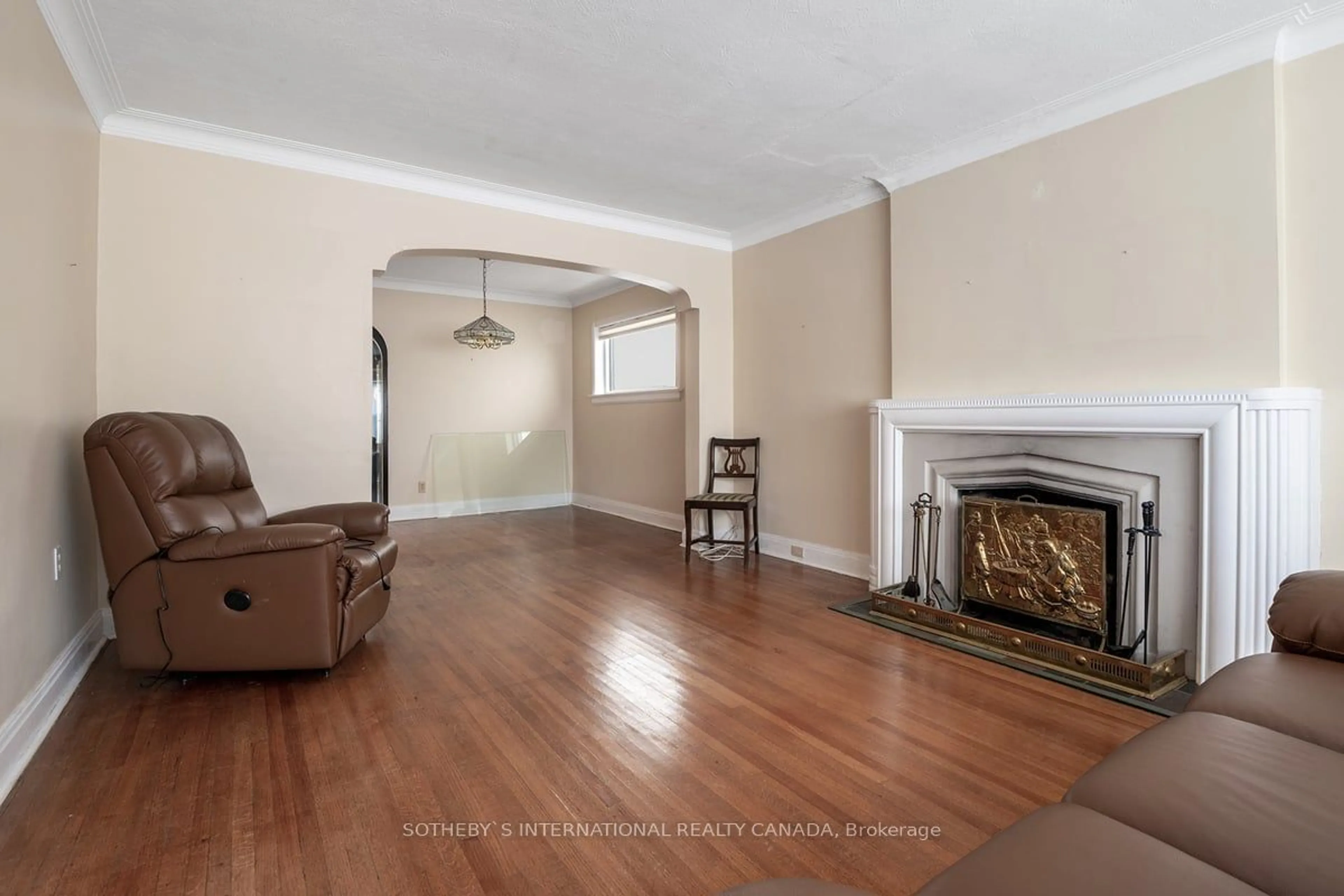 Living room with furniture, unknown for 177 Joicey Blvd, Toronto Ontario M5M 2V3