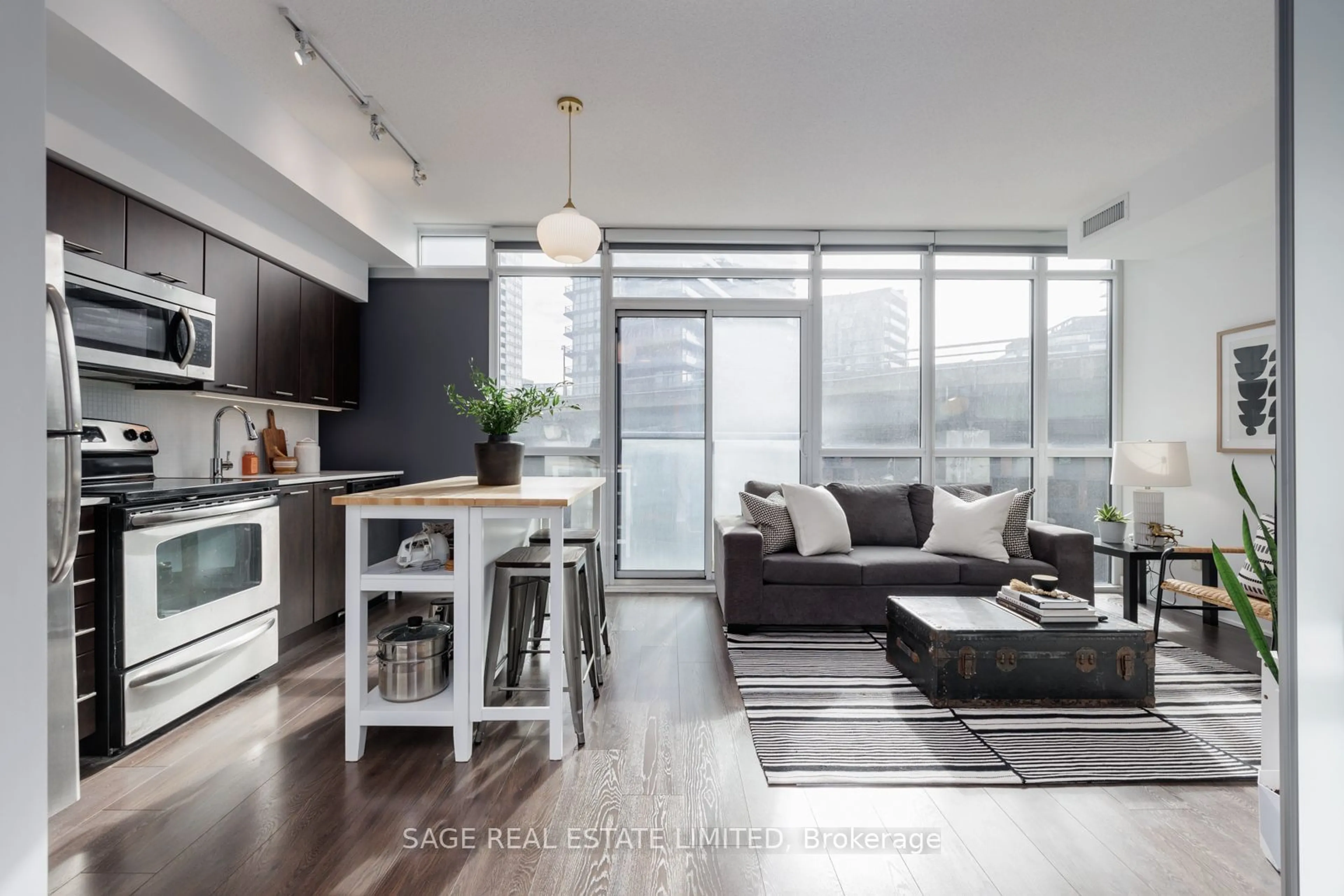 Open concept kitchen, unknown for 169 Fort York Blvd #318, Toronto Ontario M5V 0C7