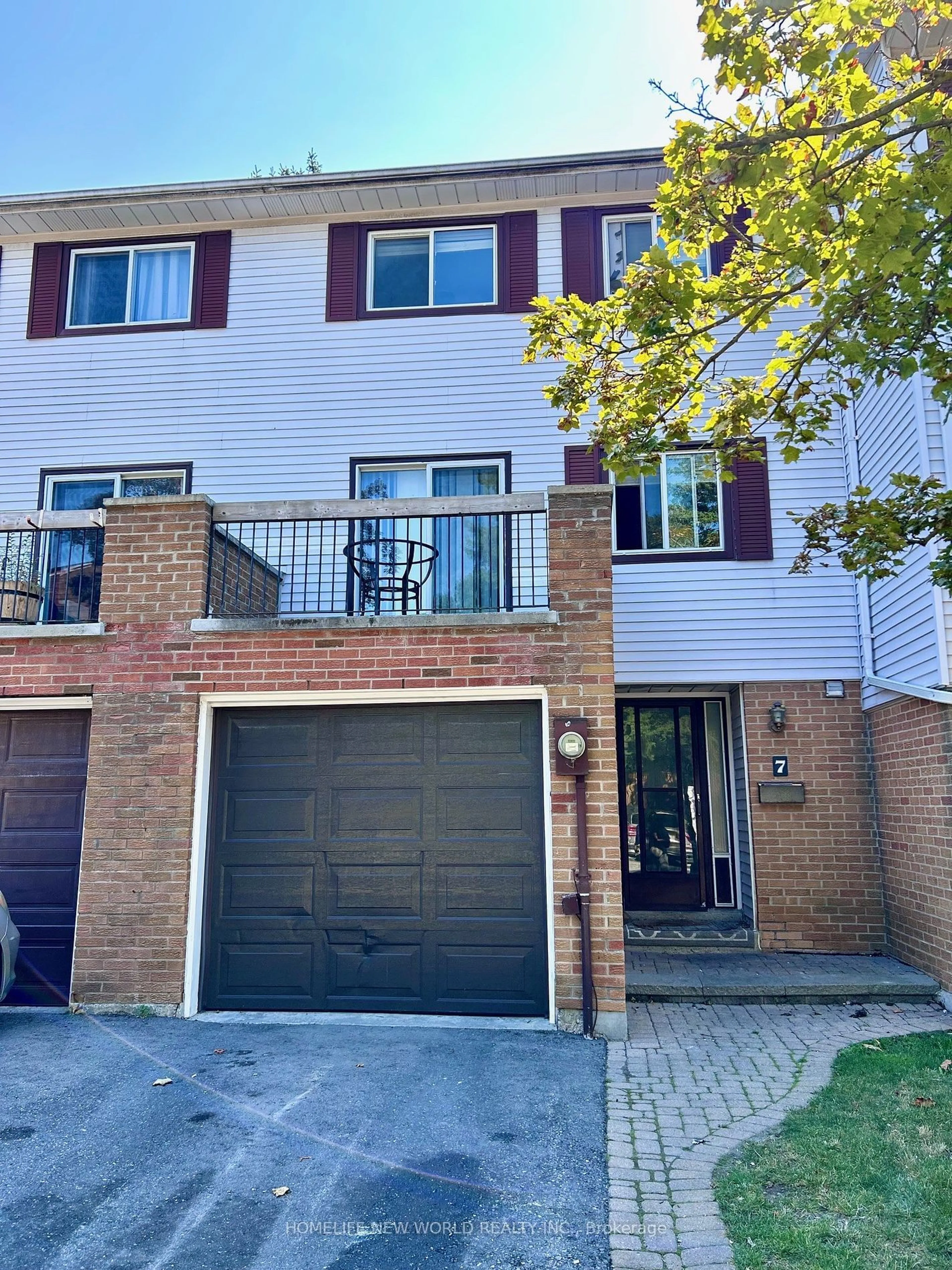 A pic from outside/outdoor area/front of a property/back of a property/a pic from drone, street for 7 Jenny Wren Way, Toronto Ontario M2H 2Y8