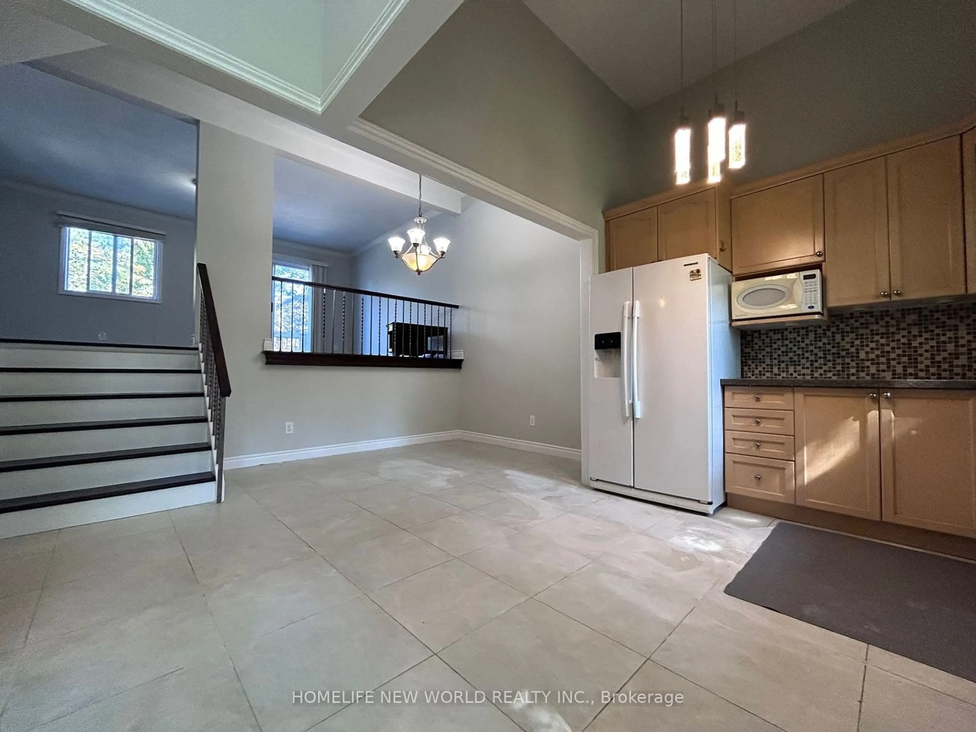 Open concept kitchen, ceramic/tile floor for 7 Jenny Wren Way, Toronto Ontario M2H 2Y8