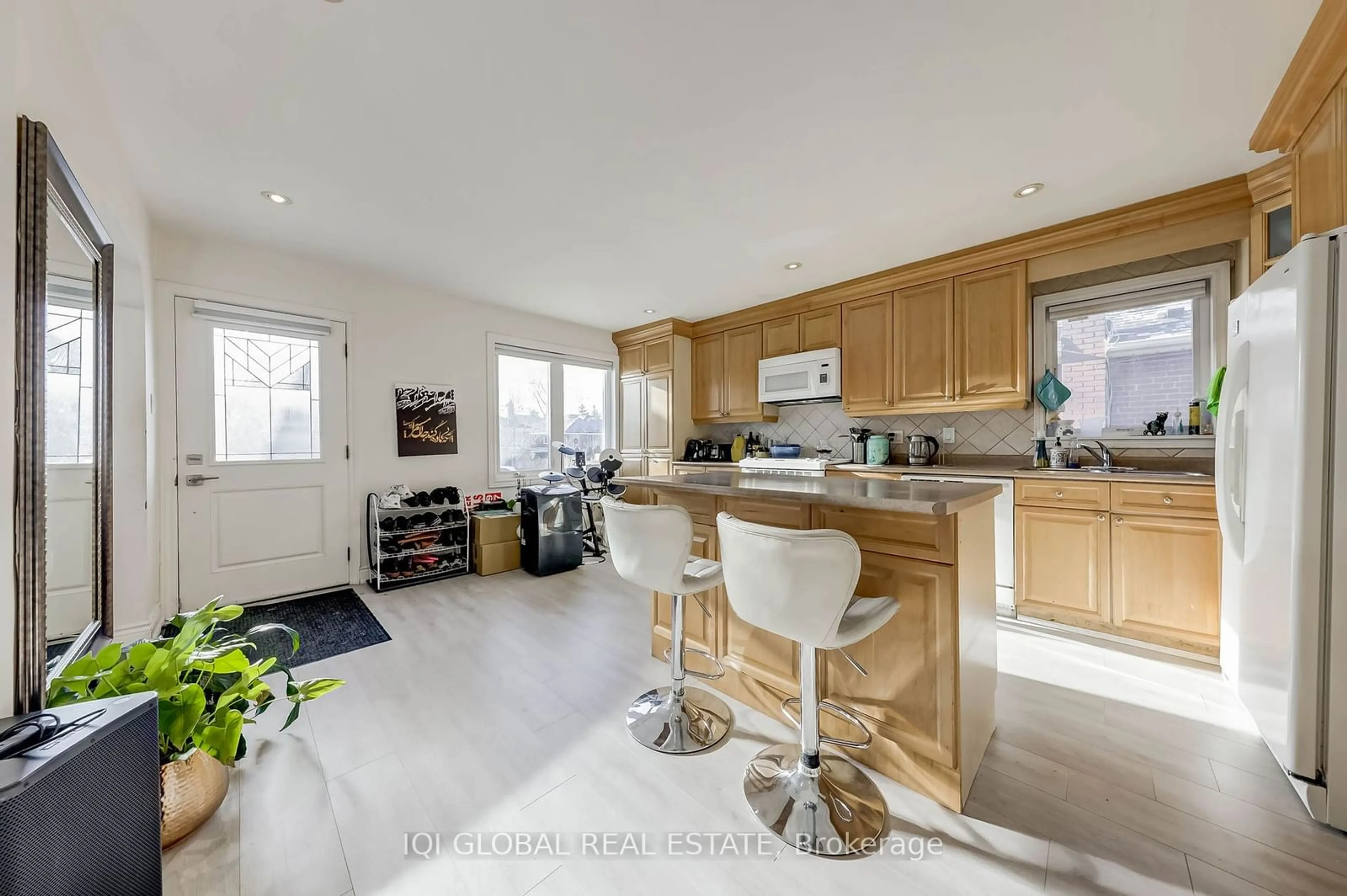 Open concept kitchen, unknown for 226 Patricia Ave, Toronto Ontario M2M 1J5