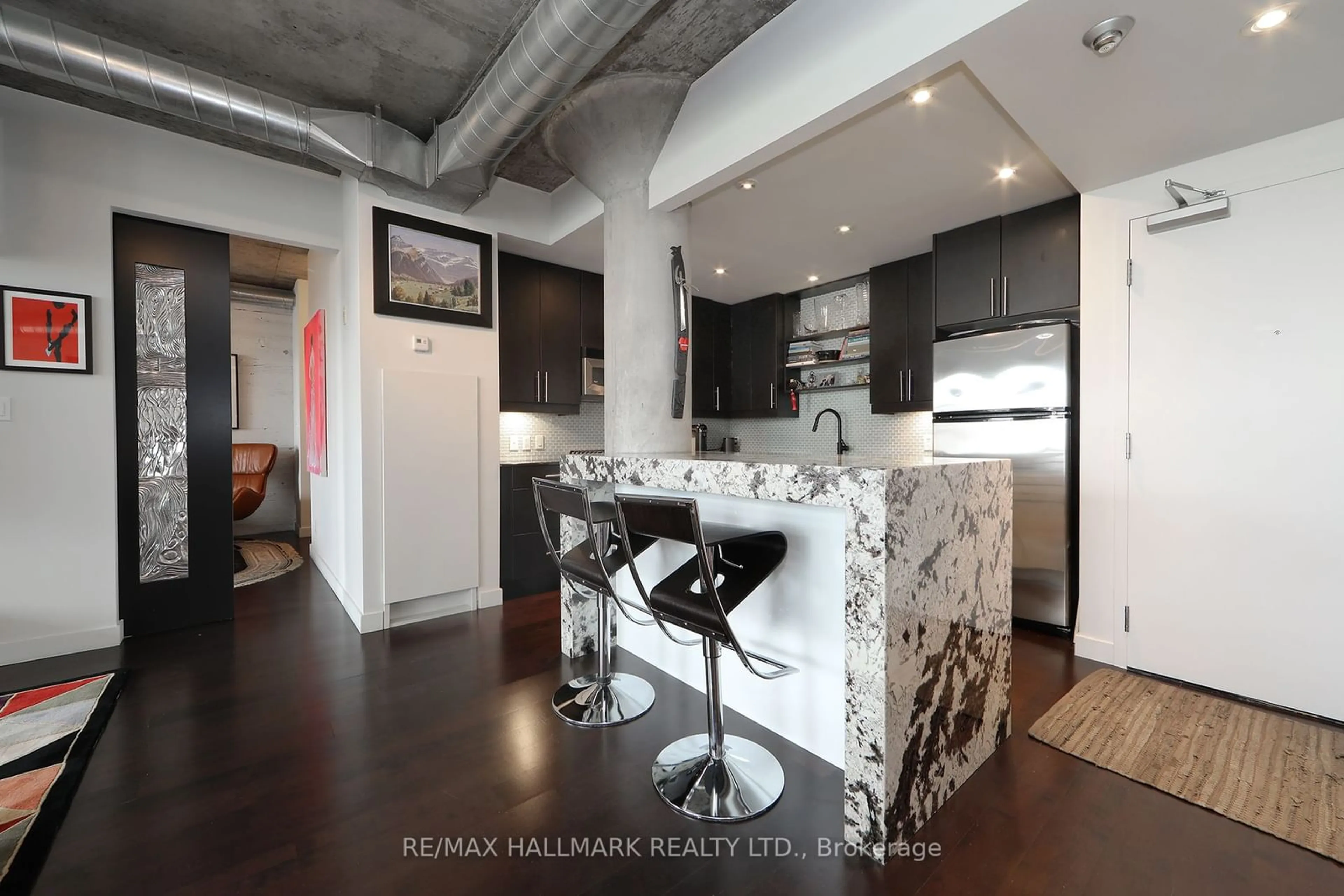 Open concept kitchen, ceramic/tile floor for 42 Camden St #703, Toronto Ontario M5V 1V1