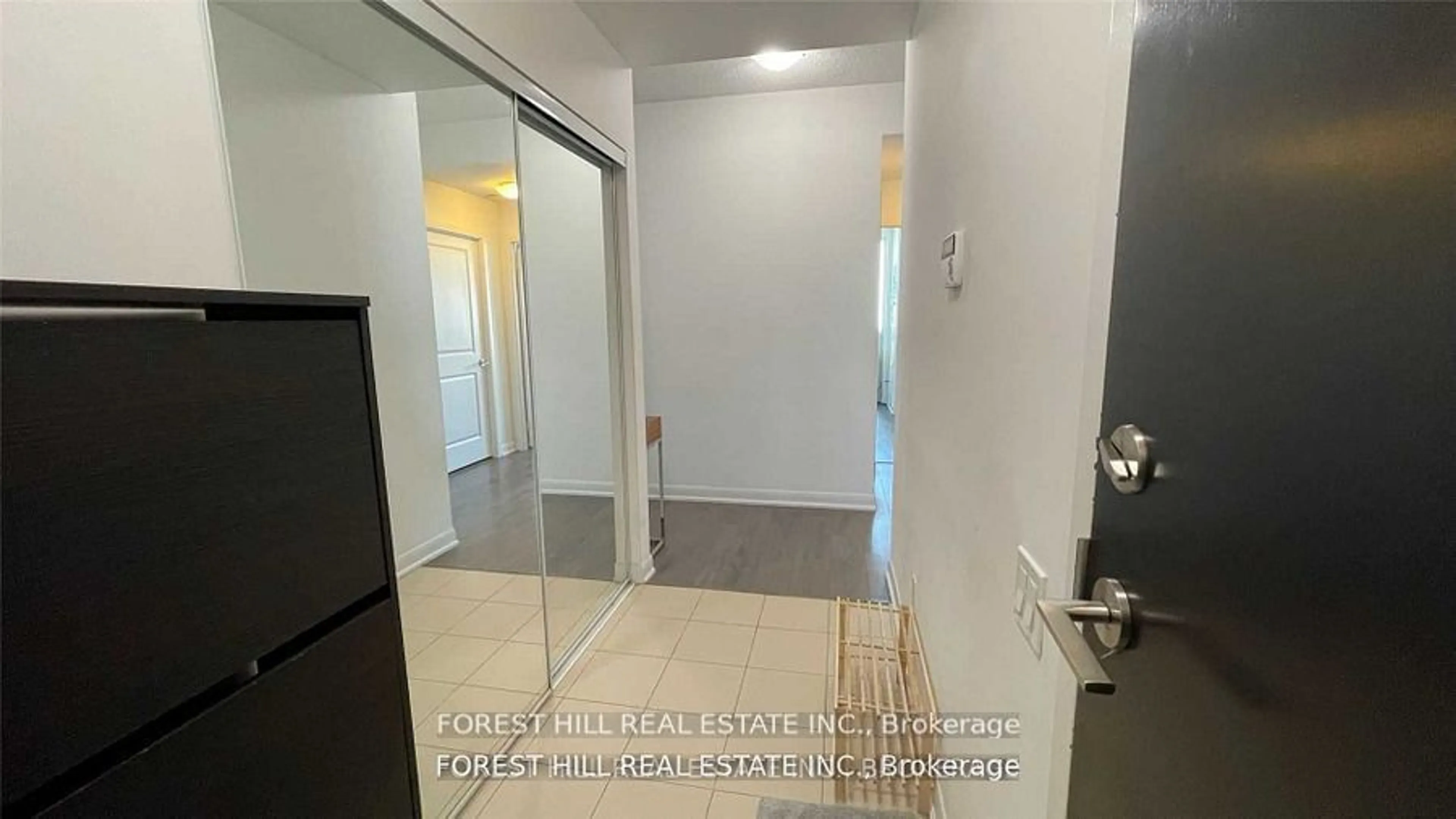 Indoor foyer for 5168 Yonge St #Ph206, Toronto Ontario M2N 0G1