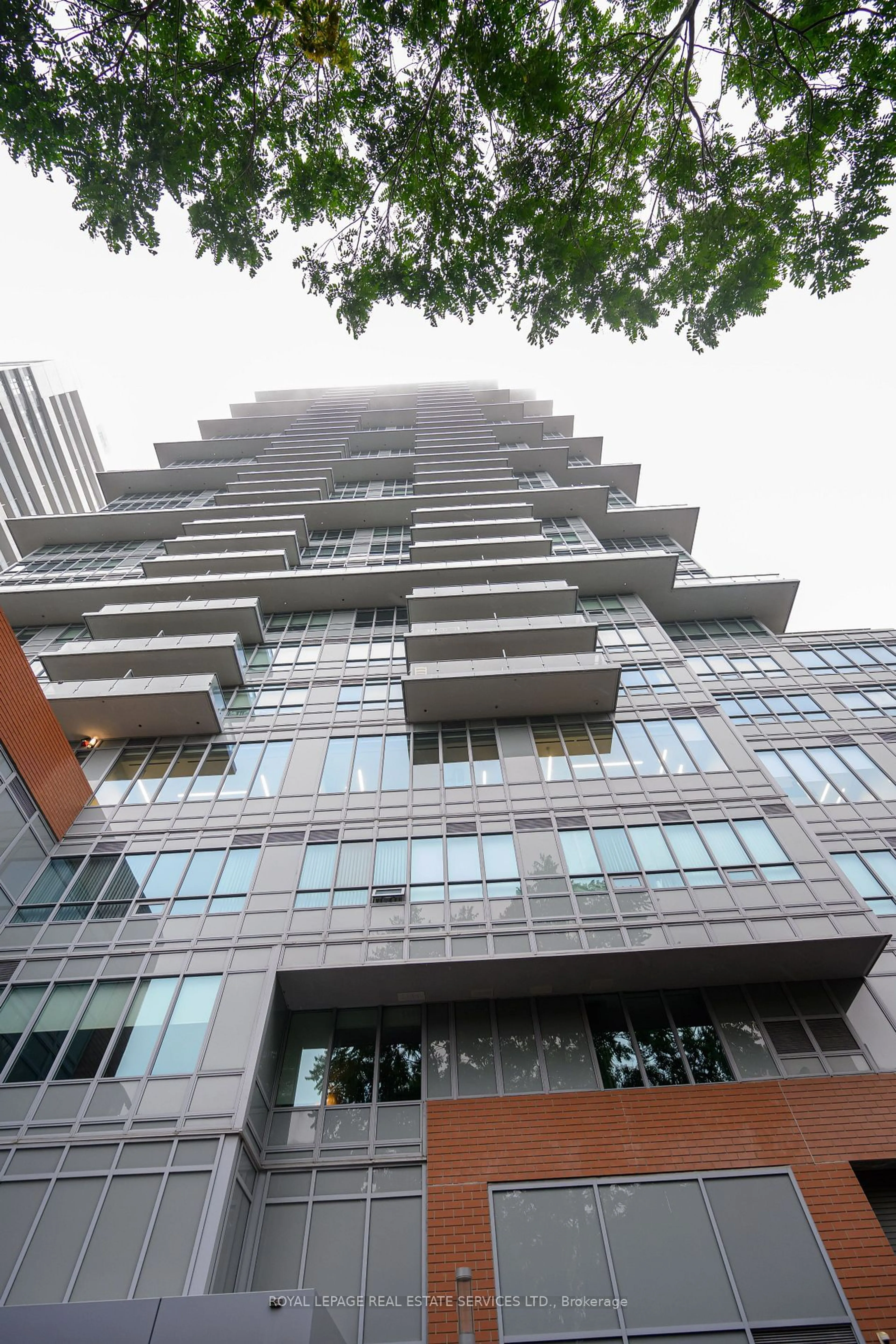 Indoor foyer for 365 Church St #808, Toronto Ontario M5B 1H6