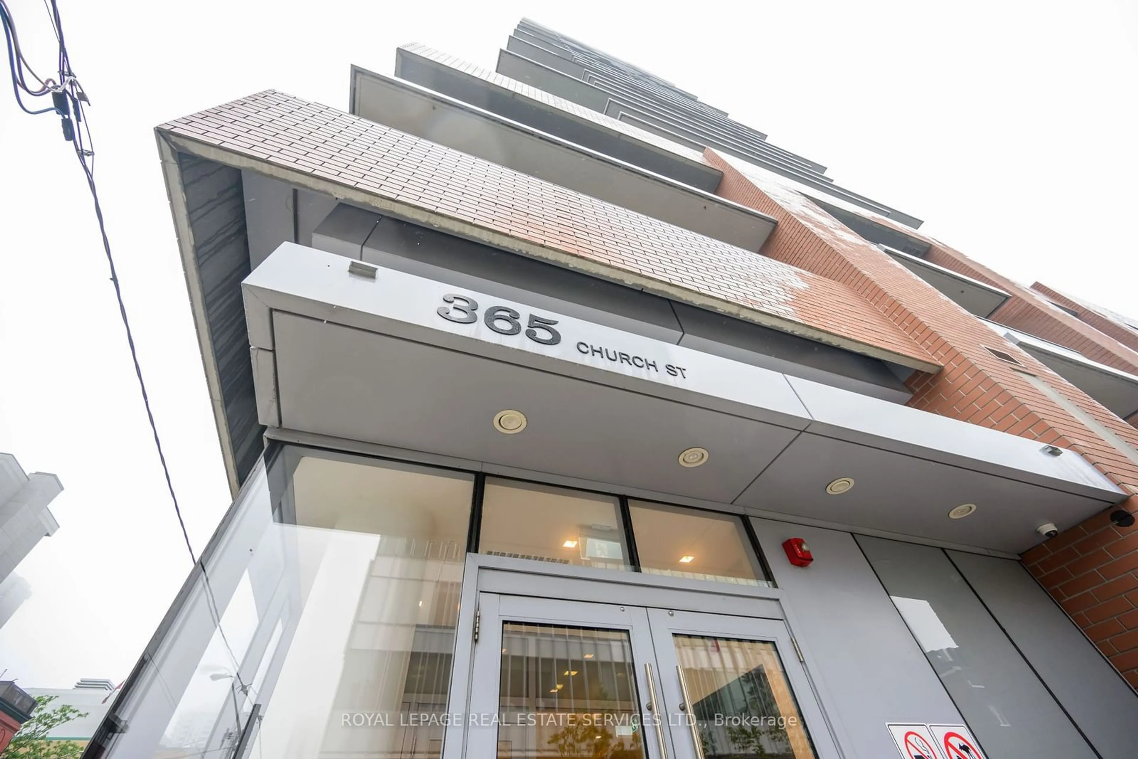 Indoor foyer for 365 Church St #808, Toronto Ontario M5B 1H6