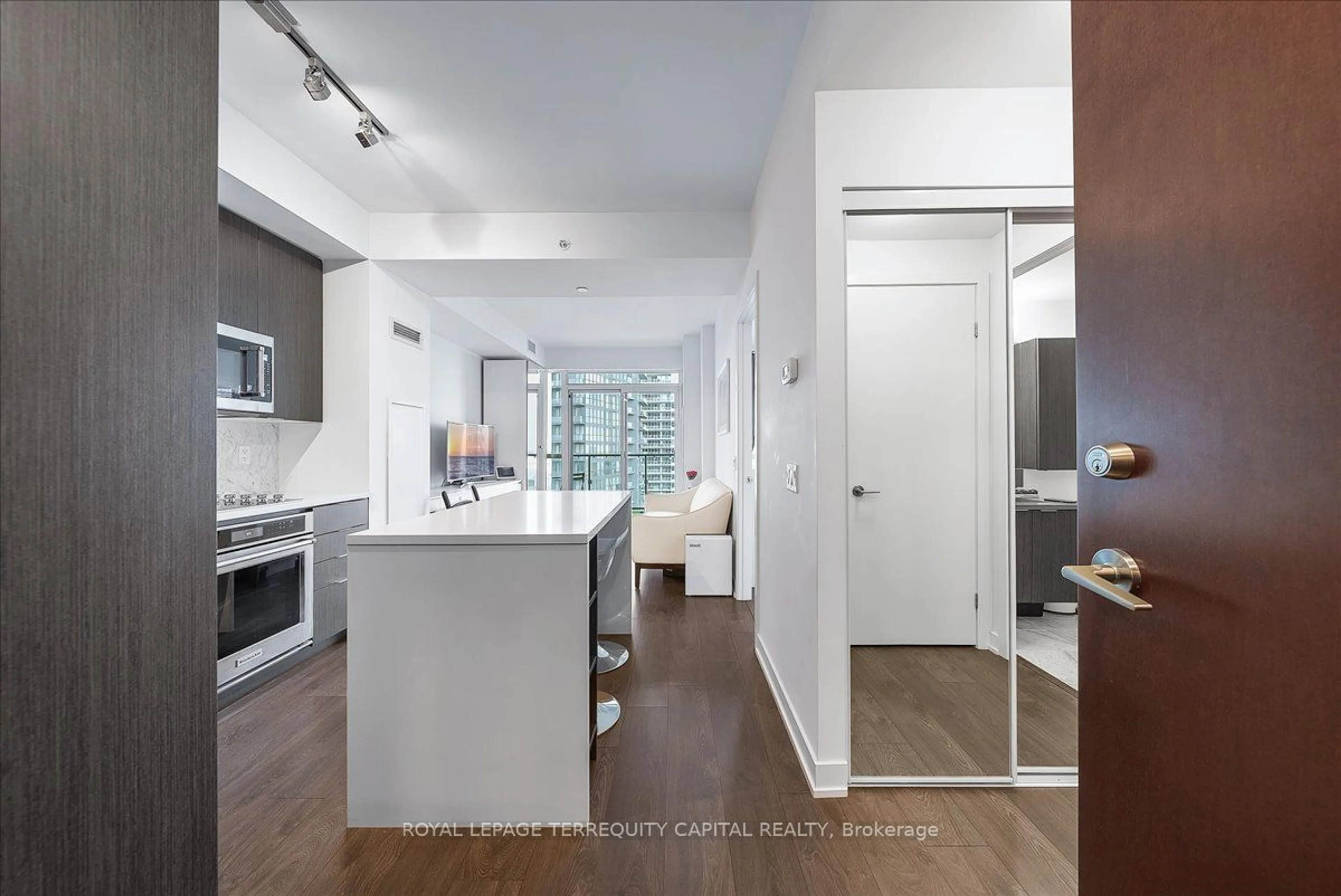 Open concept kitchen, unknown for 38 Iannuzzi St #2209, Toronto Ontario M5V 0S2