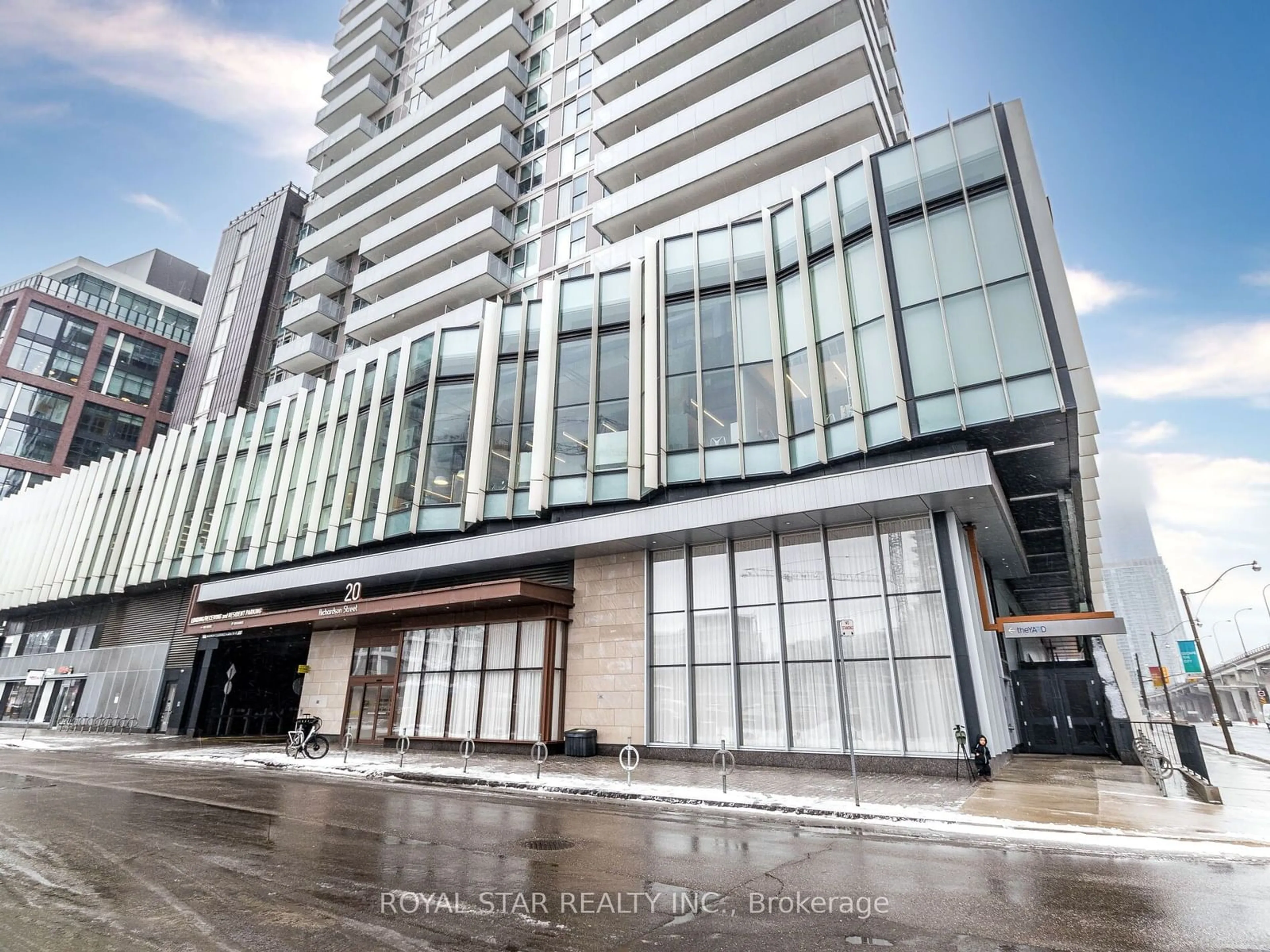 Indoor foyer for 20 Richardson St #1703, Toronto Ontario M5A 0S6