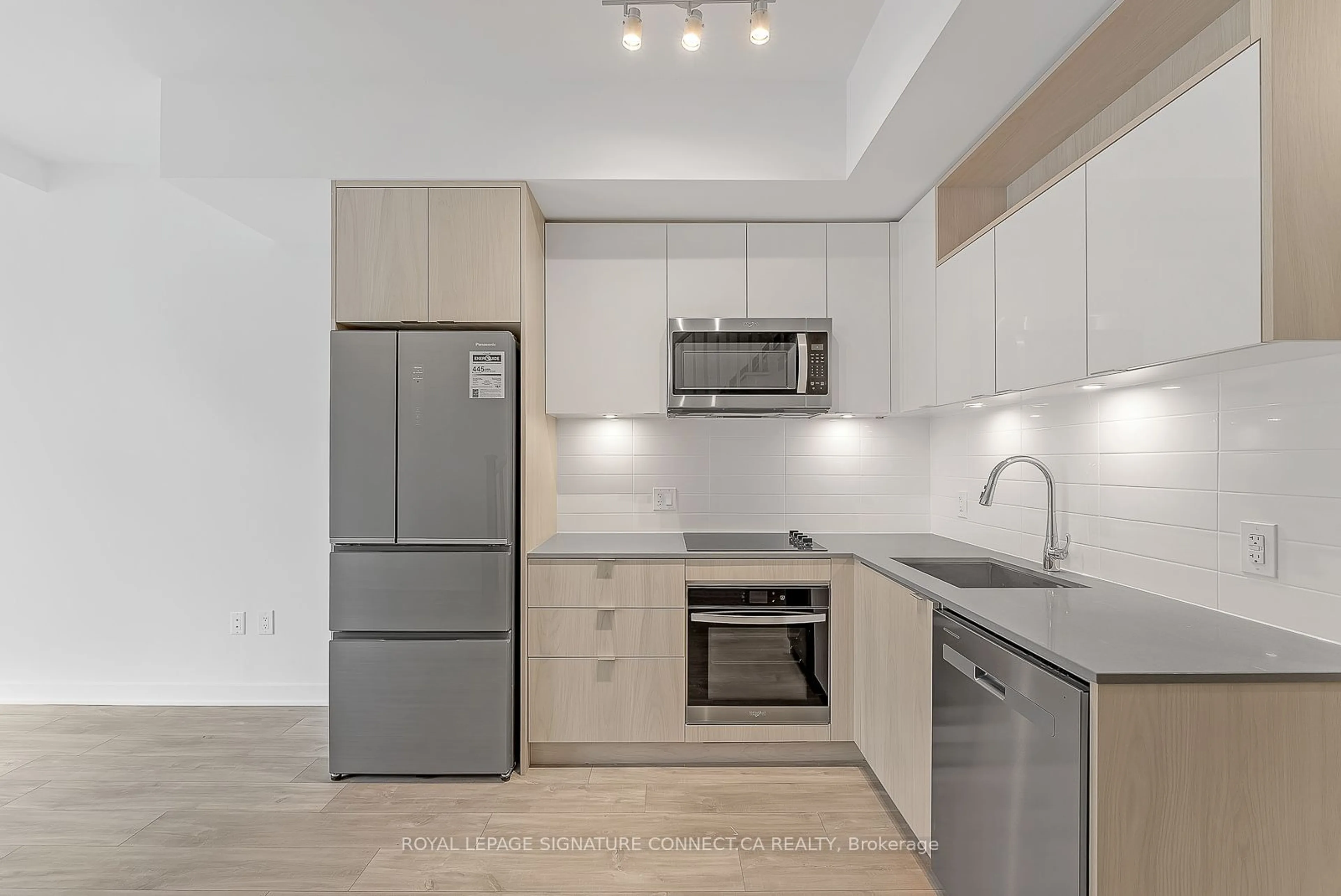 Standard kitchen, unknown for 60 Princess St #TH108, Toronto Ontario M5A 2C7