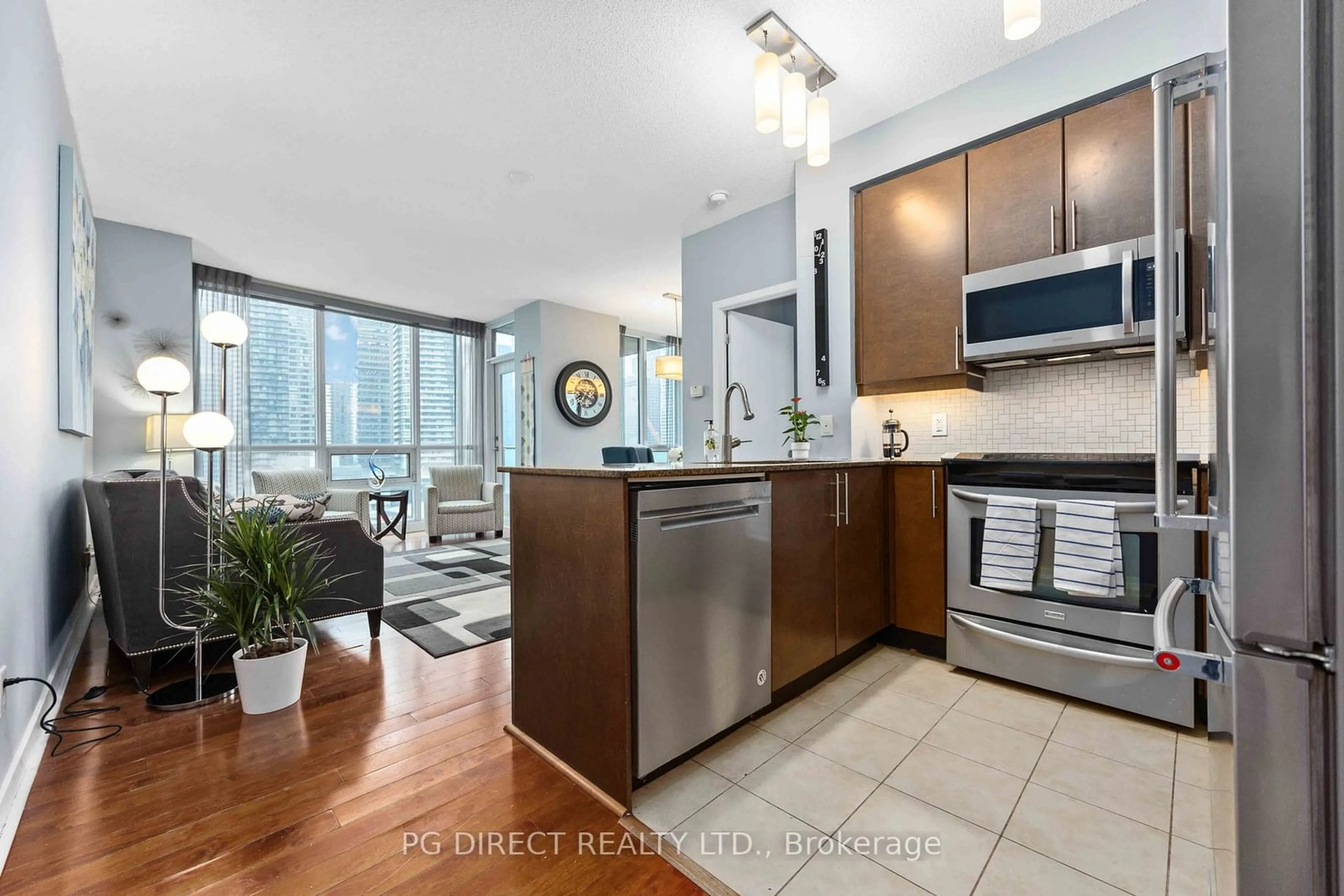 Open concept kitchen, unknown for 18 Harbour St #1602, Toronto Ontario M5J 2Z6