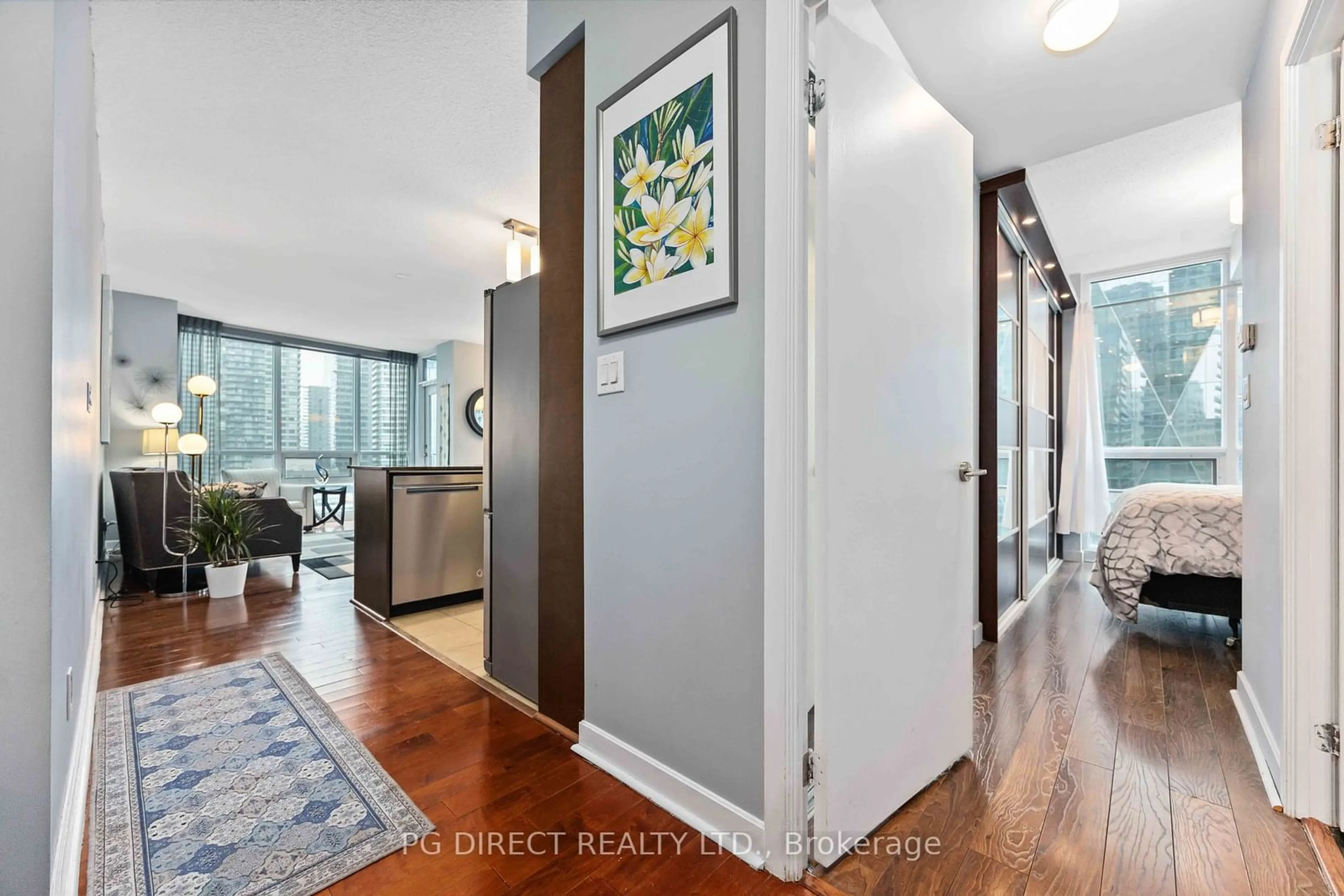 Indoor entryway for 18 Harbour St #1602, Toronto Ontario M5J 2Z6